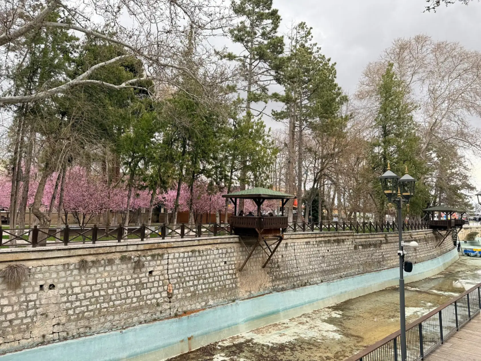 Konya'da duaların tuzla mühürlendiği makam: Niyetle gelenin boş dönmediği o kapı