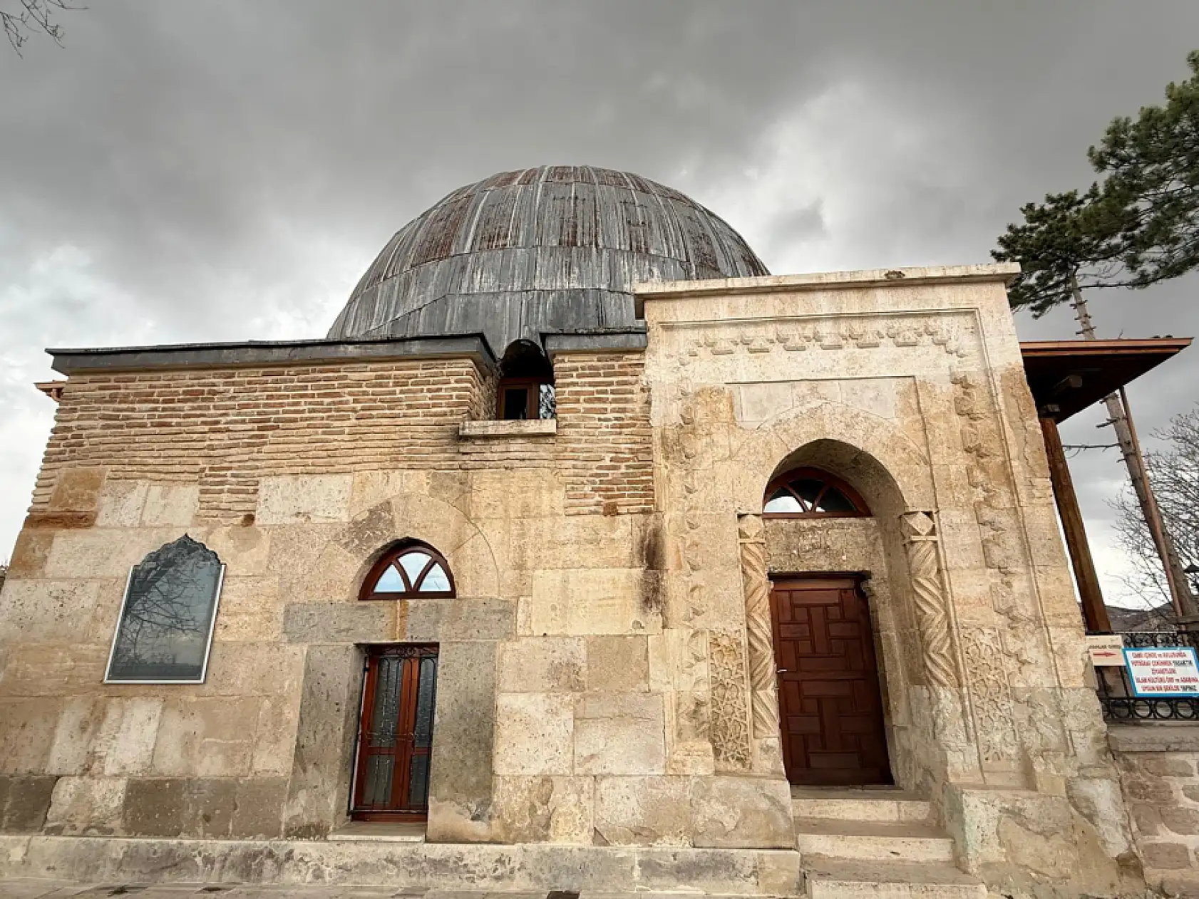 Konya'da duaların tuzla mühürlendiği makam: Niyetle gelenin boş dönmediği o kapı