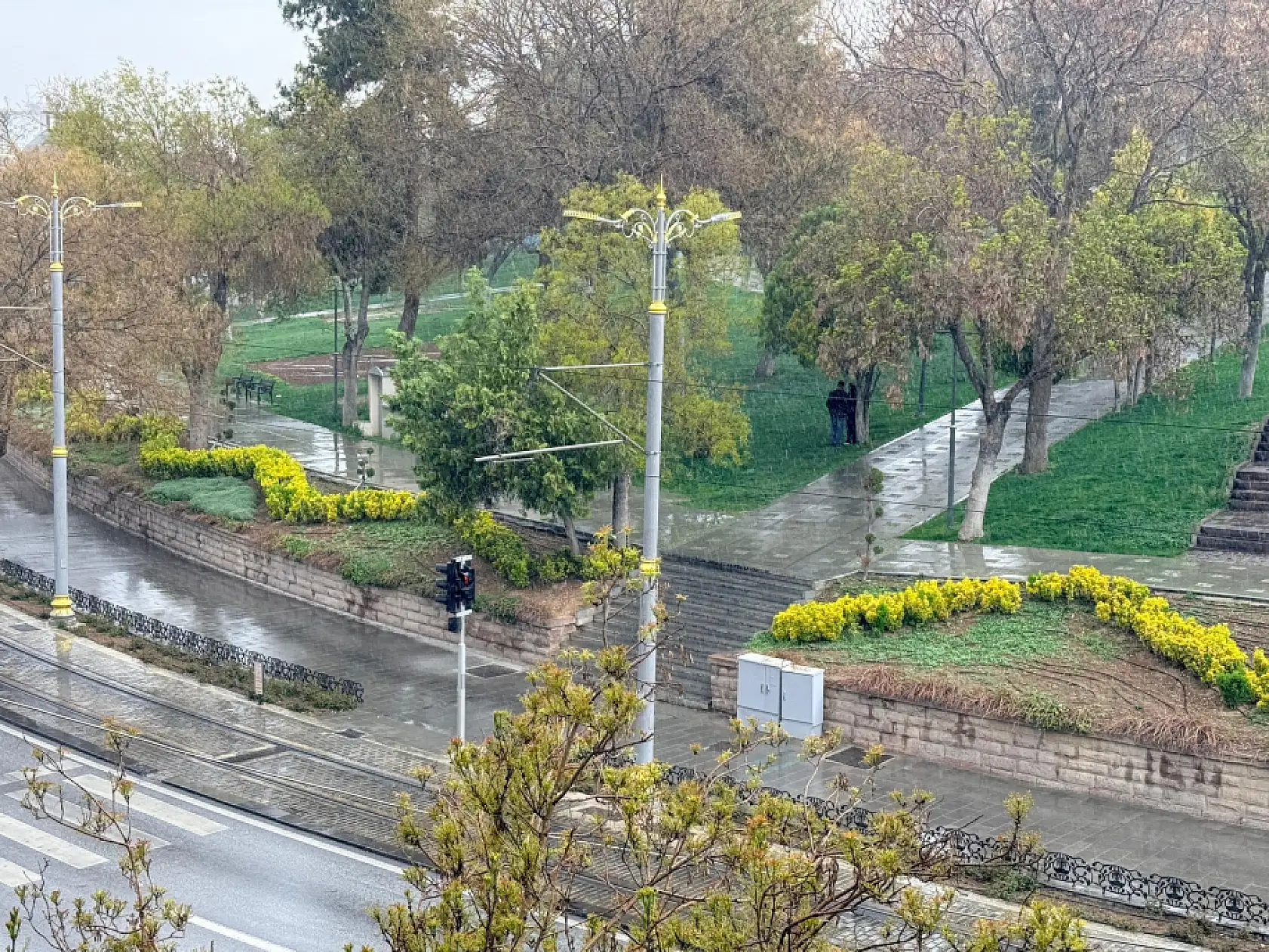 Konya'da Nisan bereketi: Aniden bastıran yağmur şehri teslim aldı