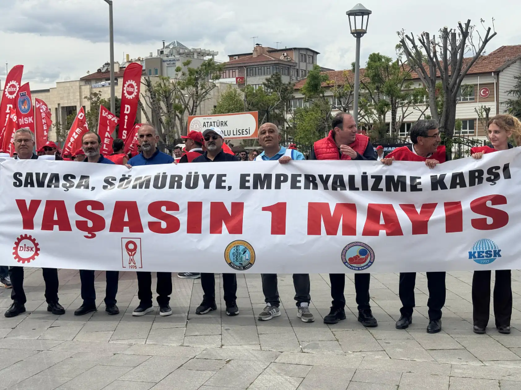 Konya'da 1 Mayıs: İşçiler taleplerini yürüyüşle dile getirdi