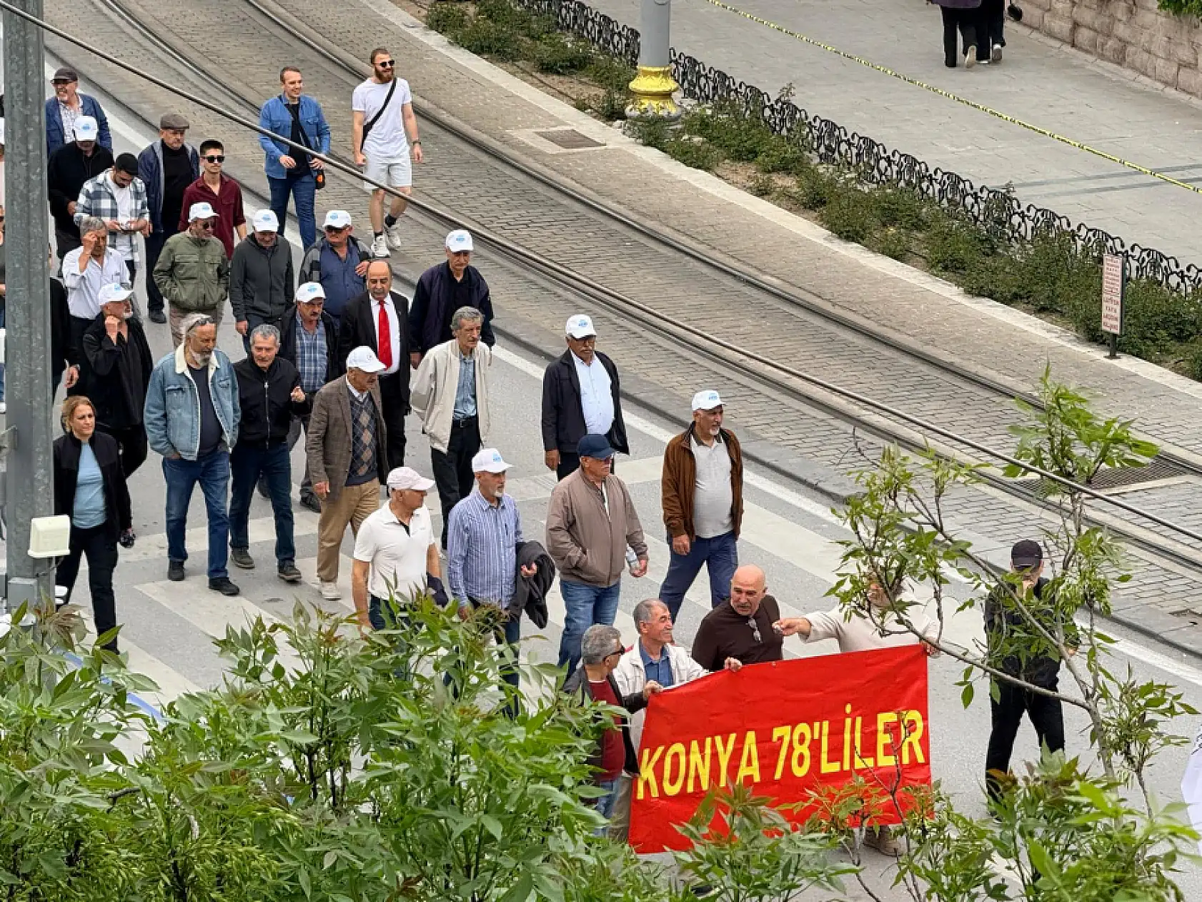 Konya'da 1 Mayıs: İşçiler taleplerini yürüyüşle dile getirdi