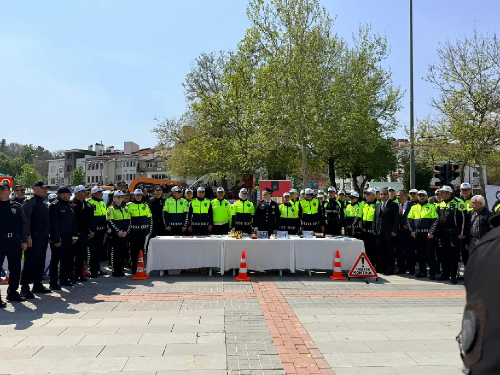Konya'nın kahramanları sahada! Bu kez ceza değil çiçek verdiler