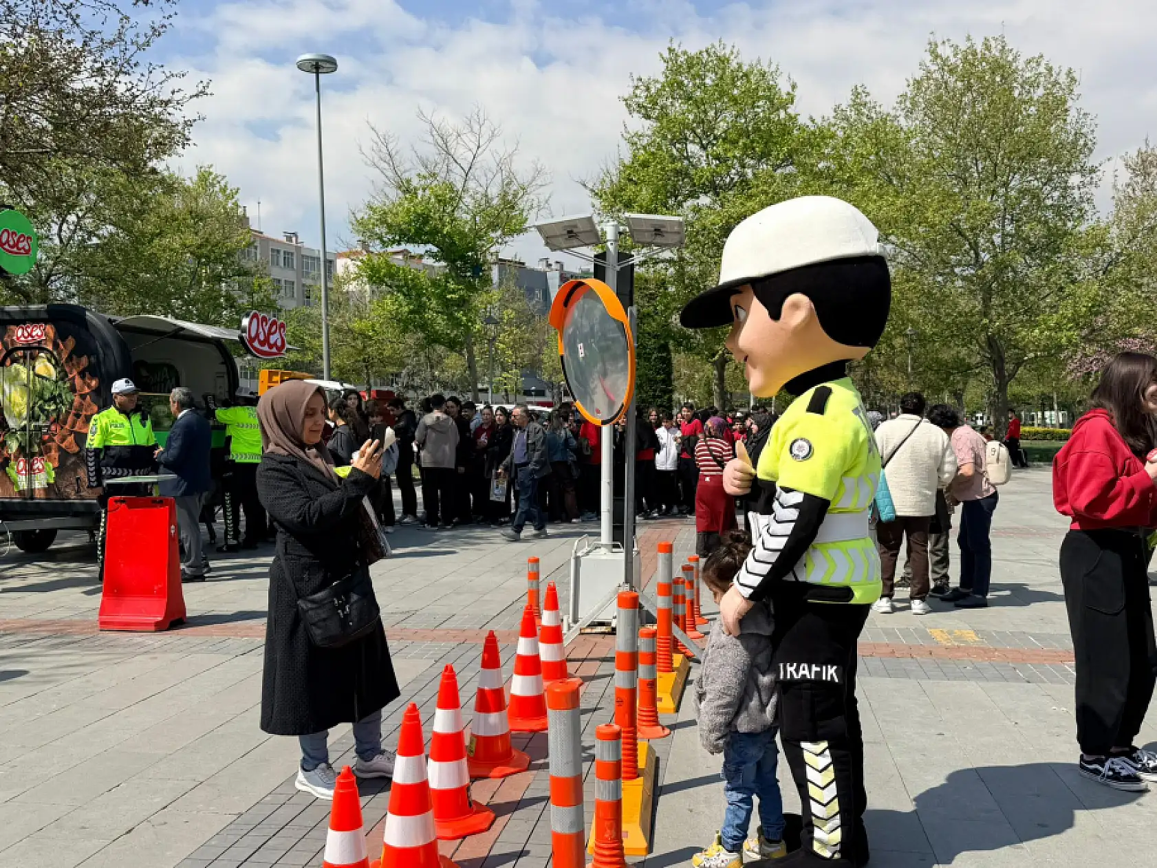 Konya'nın kahramanları sahada! Bu kez ceza değil çiçek verdiler