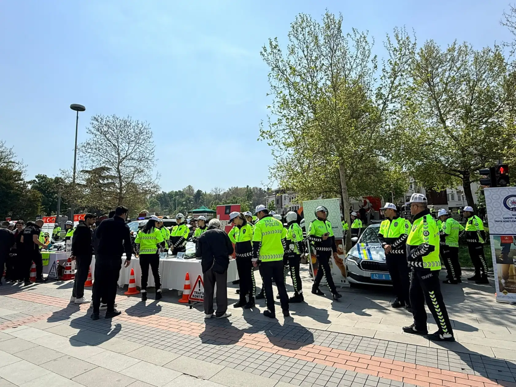 Konya'nın kahramanları sahada! Bu kez ceza değil çiçek verdiler
