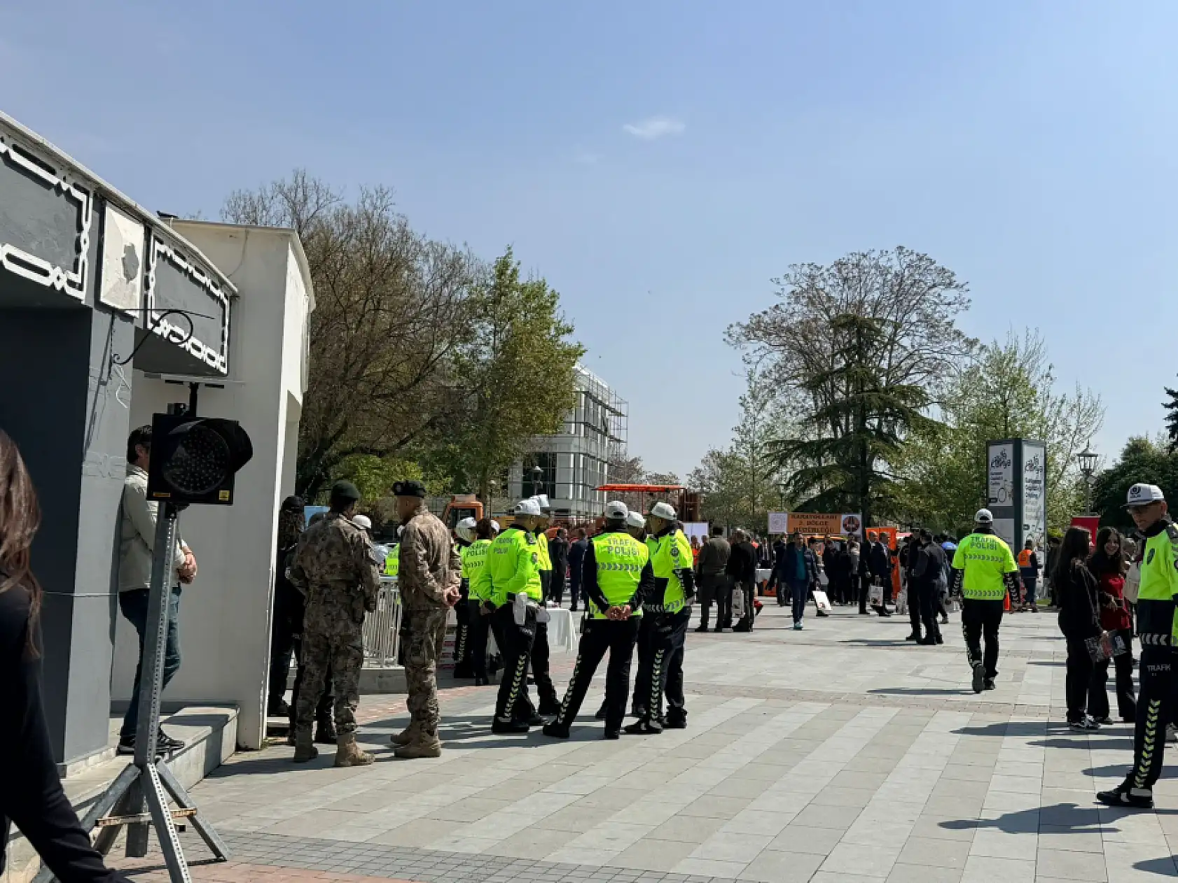 Konya'nın kahramanları sahada! Bu kez ceza değil çiçek verdiler