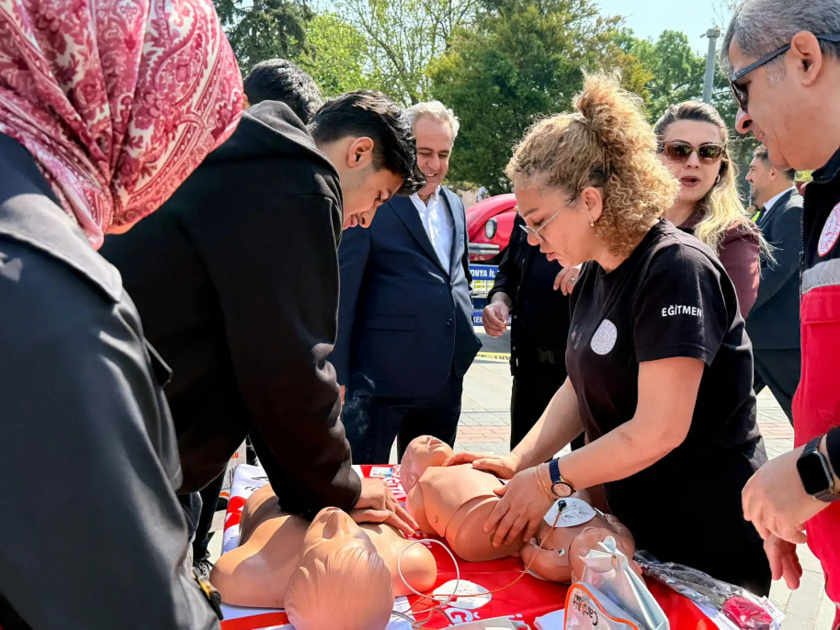 Konya'nın kahramanları sahada! Bu kez ceza değil çiçek verdiler