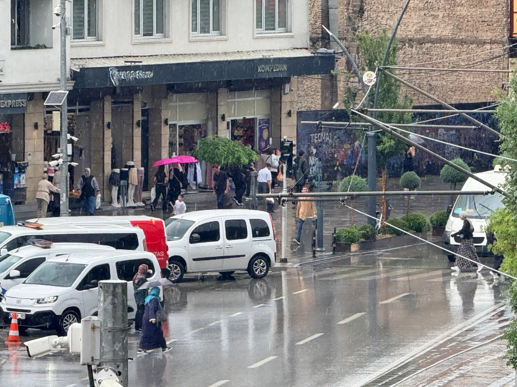Konya ve çevre iller için 'Sarı' kodlu uyarı: Gökgürültülü sağanak yağış geliyor!
