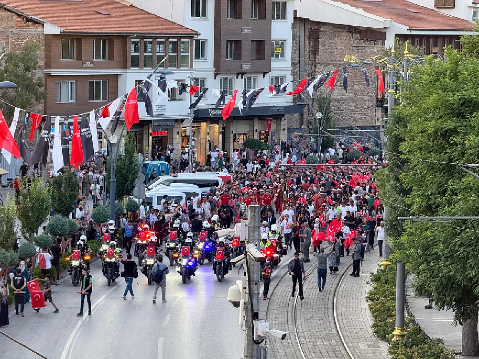 Tanklara göğüs, mermilere siper olanların destanı: Konya şehitlerini unutmadı