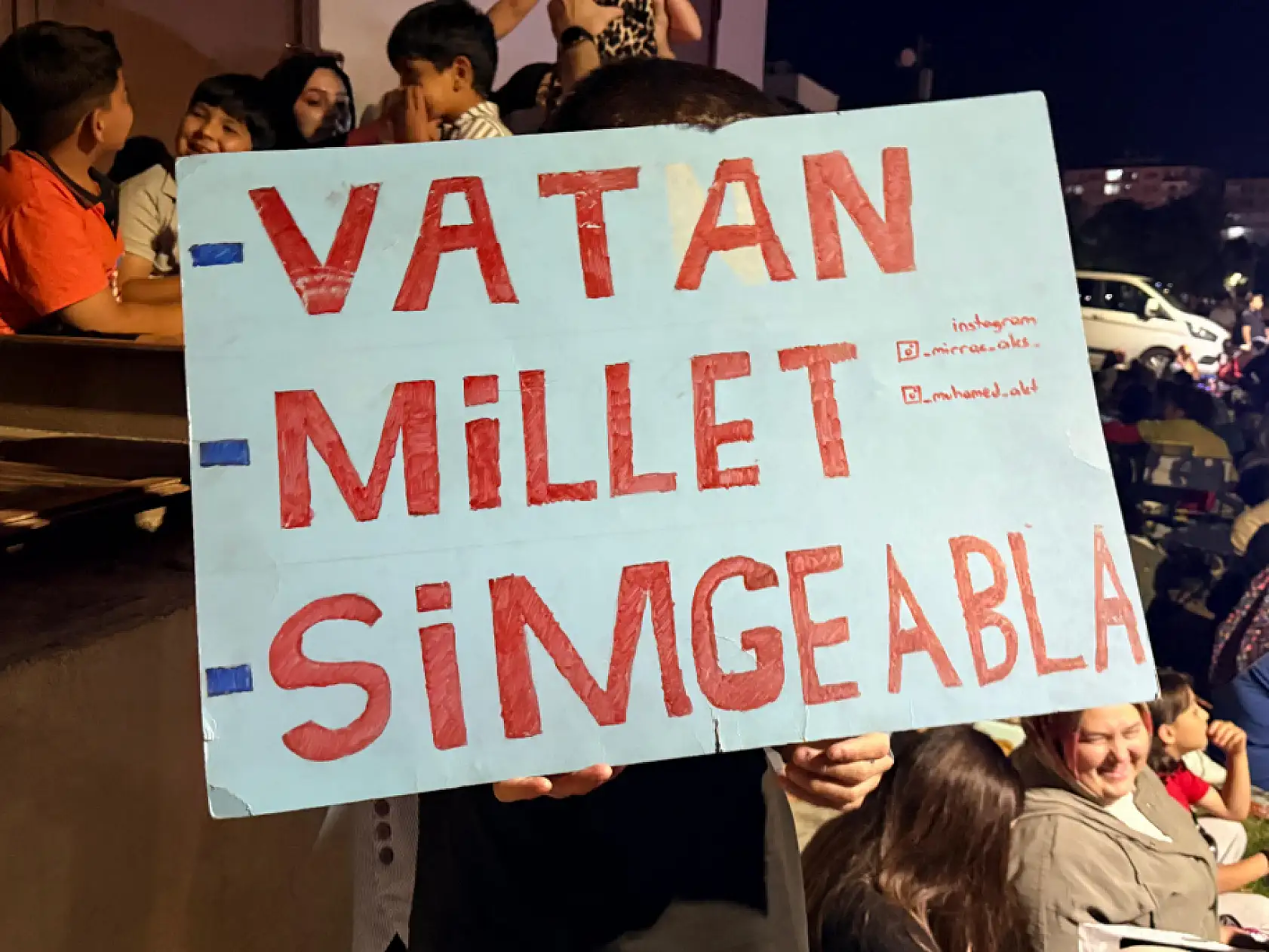 Simge coşkusu Konya'ya sığmadı! Ağaçlara tırmandılar