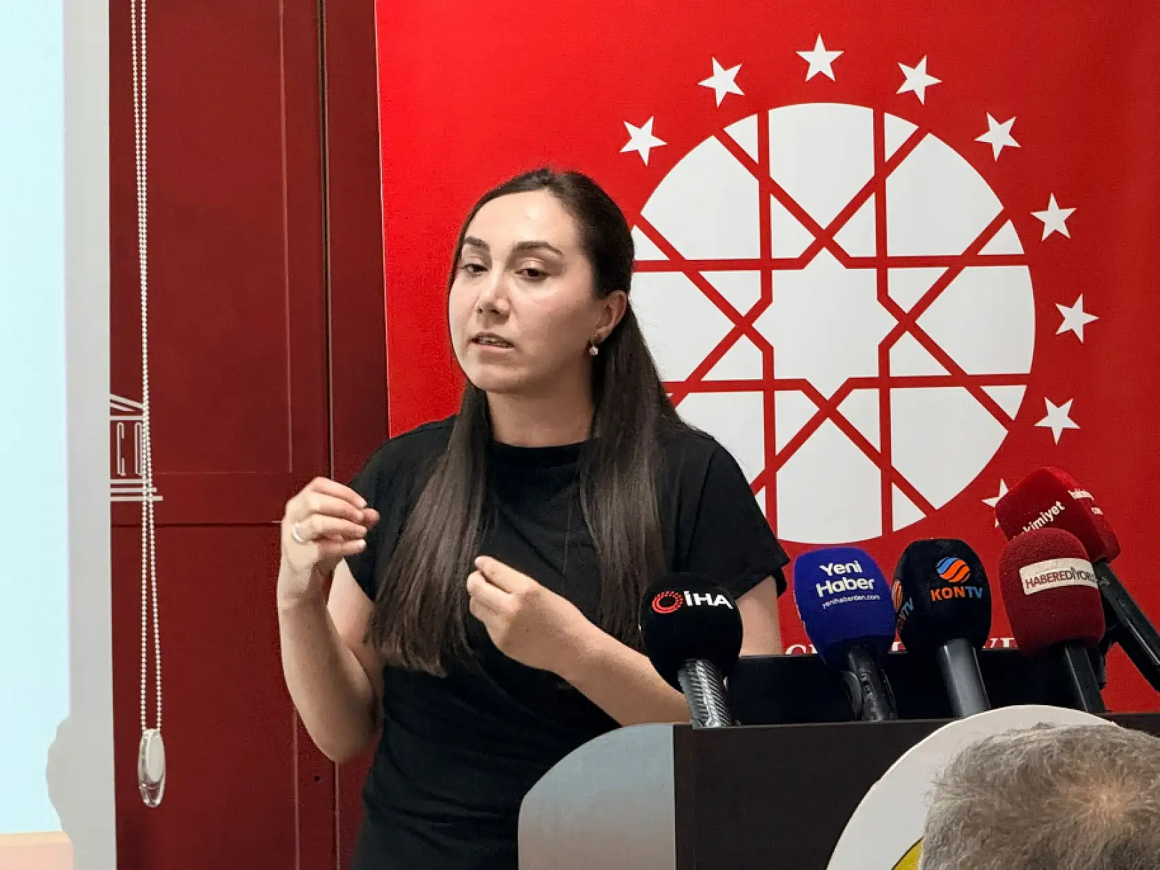 Konya'da gazeteciler masaya yatırdı: Kadına şiddet haberlerinde doğru dil nasıl olmalı?