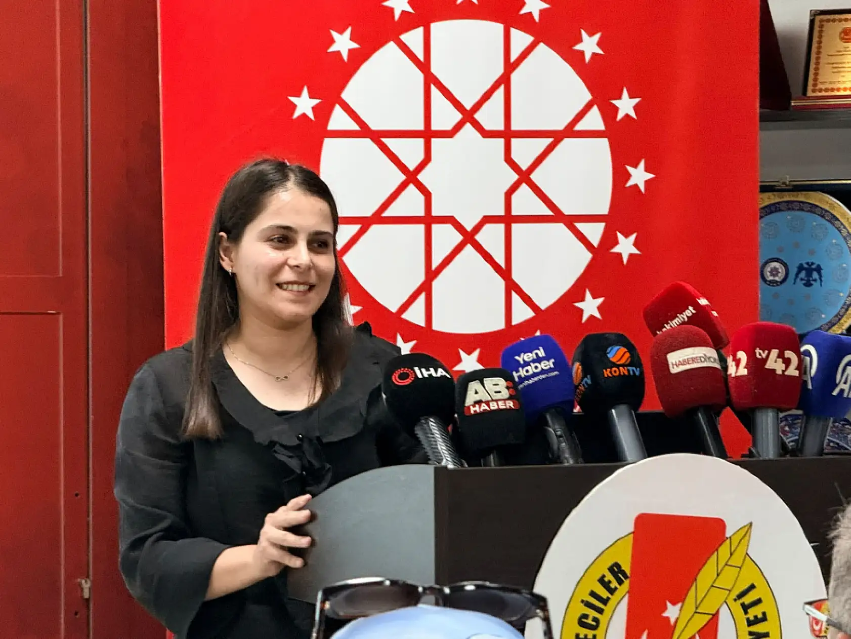 Konya'da gazeteciler masaya yatırdı: Kadına şiddet haberlerinde doğru dil nasıl olmalı?