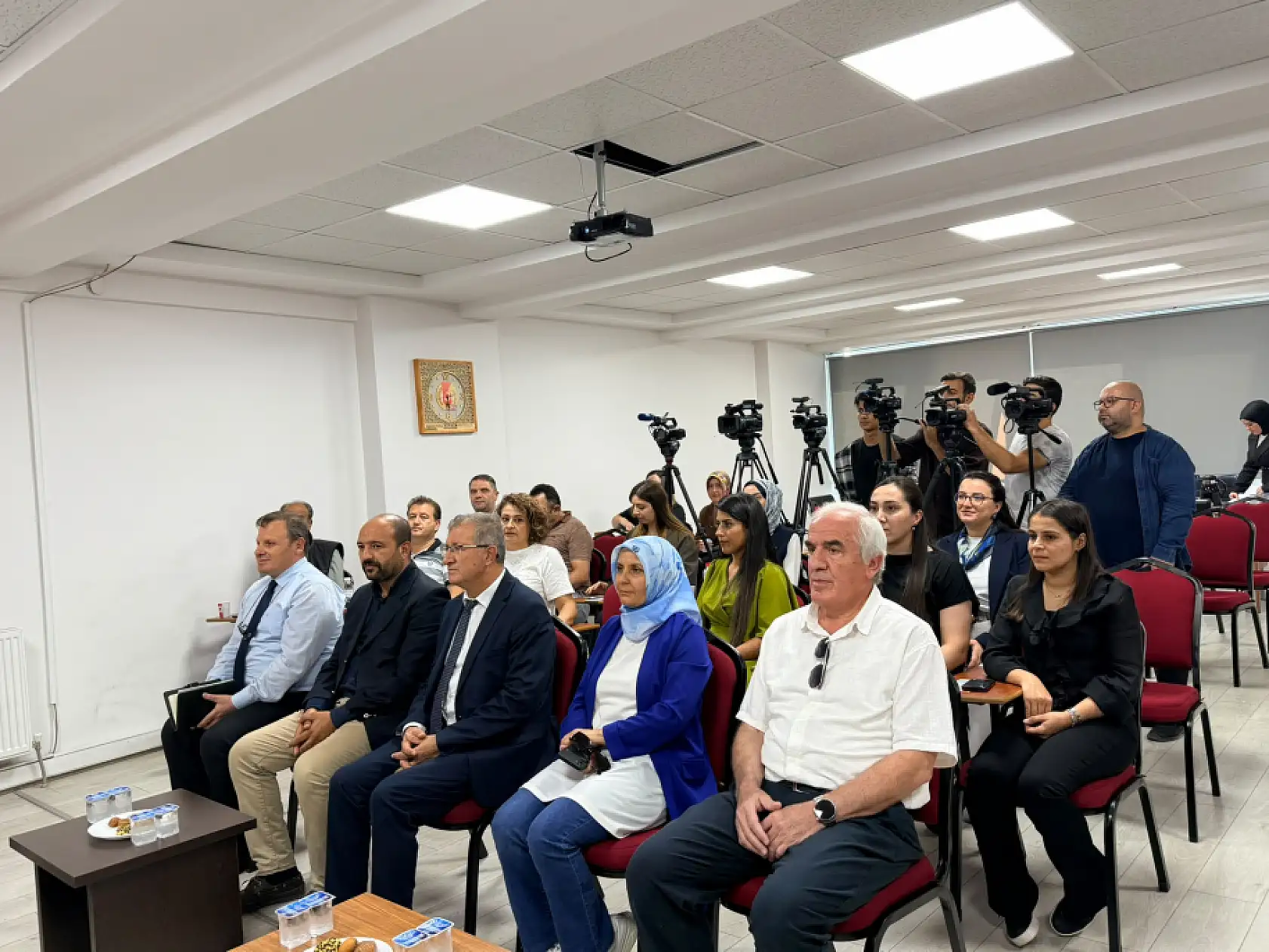 Konya'da gazeteciler masaya yatırdı: Kadına şiddet haberlerinde doğru dil nasıl olmalı?