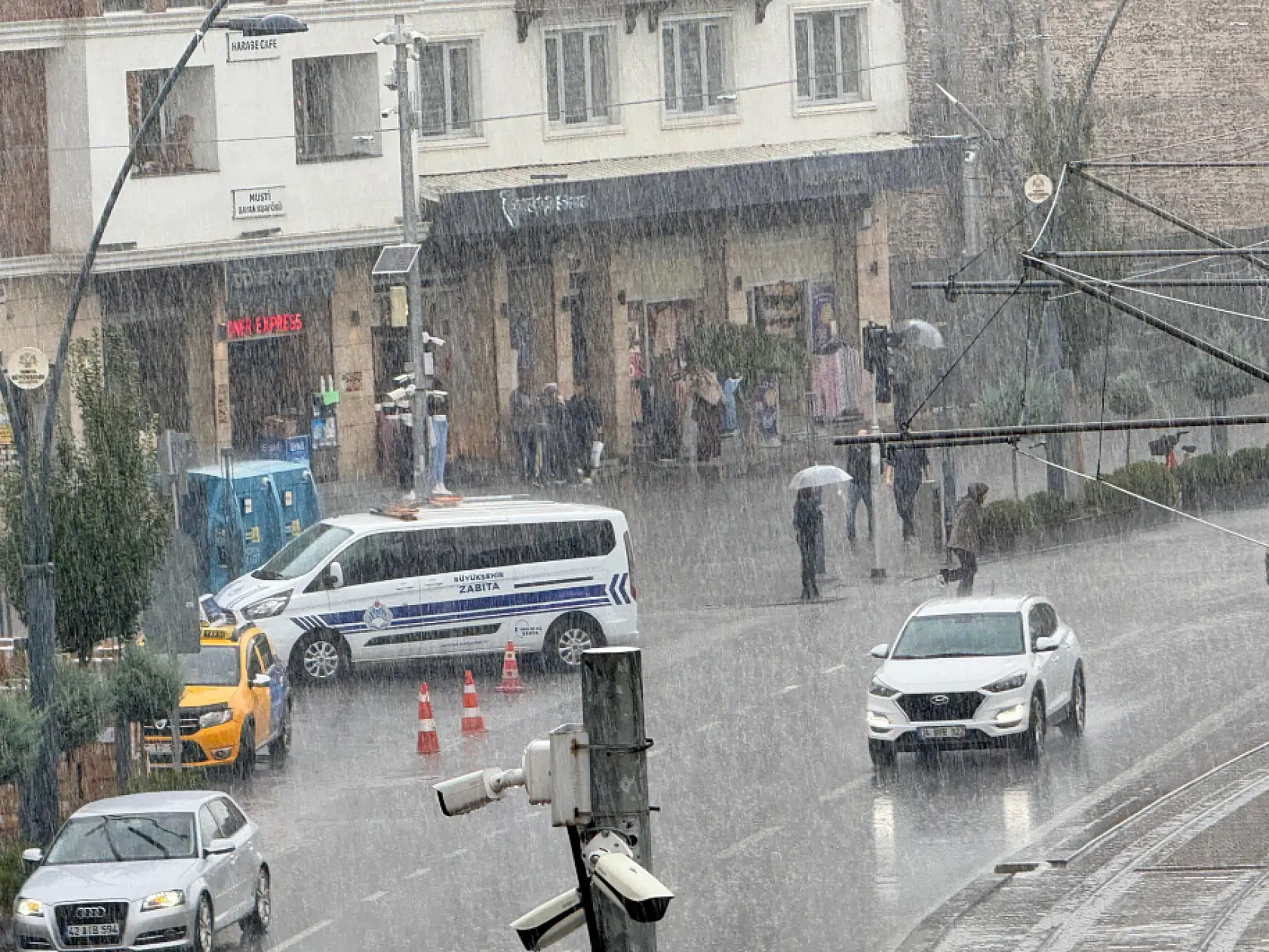 Konya'da yeni haftada aniden bastıracak! Şemsiyeleri hazır edin