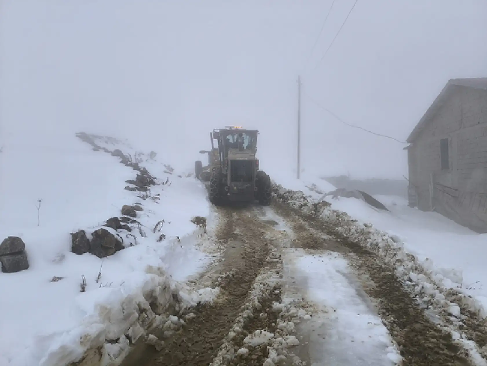 Kapanan yollar açılıyor!