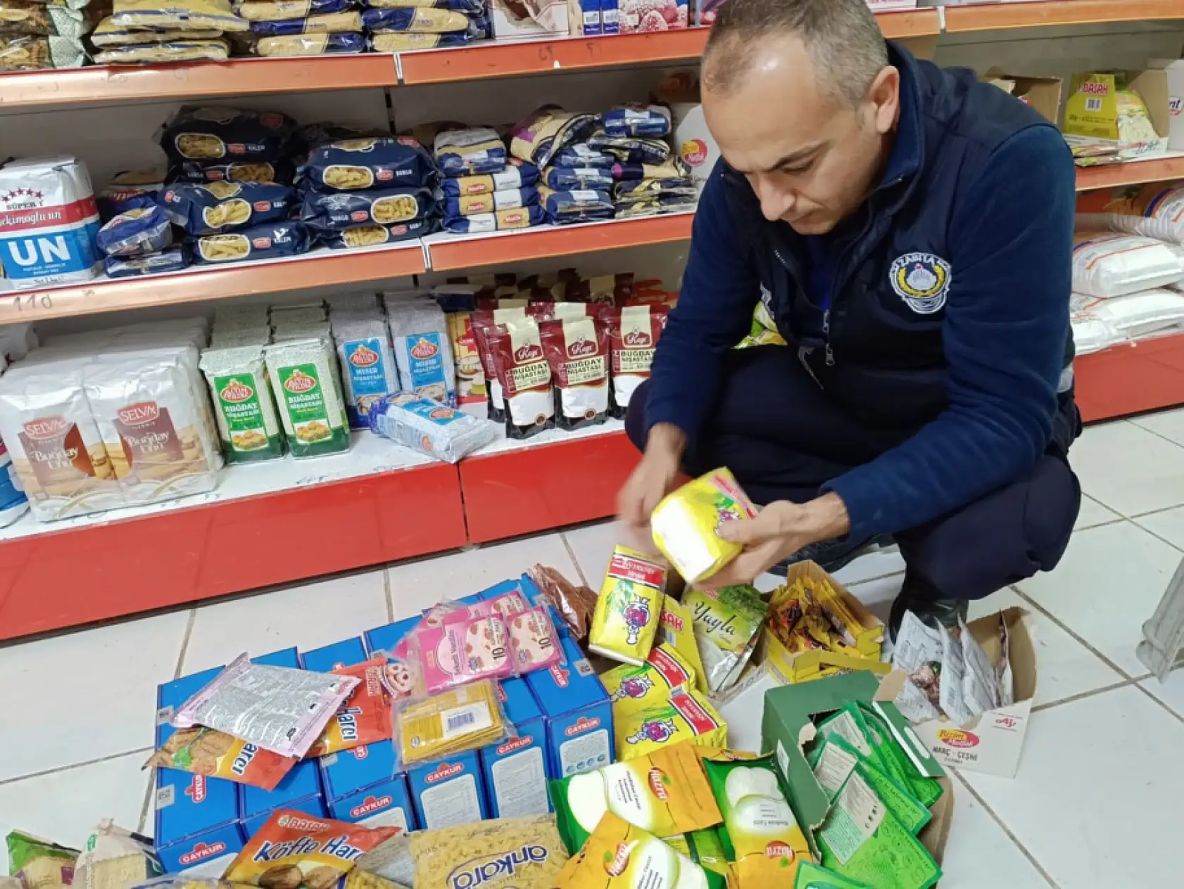 Konya'da 2 işletmeye yasal işlem! Tarihi geçmiş çok sayıda ürün imha edildi