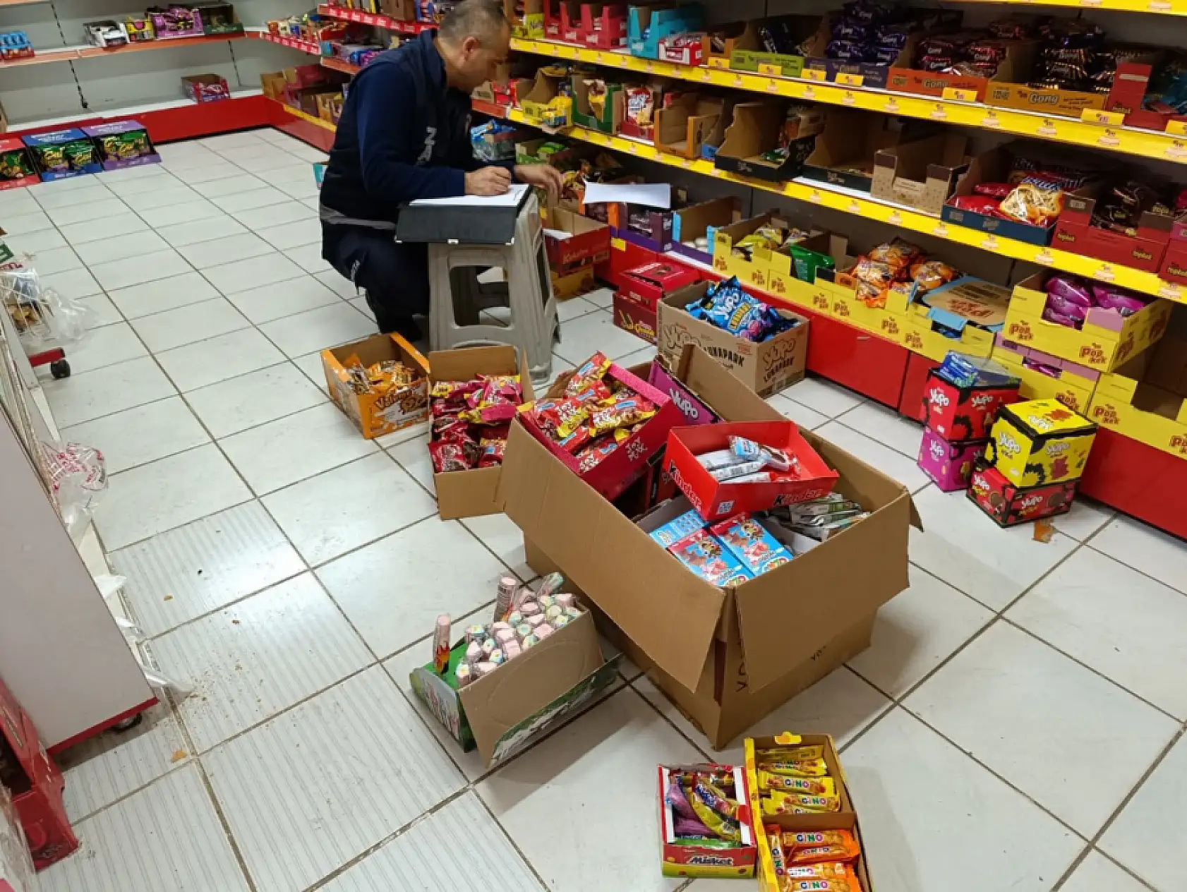 Konya'da 2 işletmeye yasal işlem! Tarihi geçmiş çok sayıda ürün imha edildi