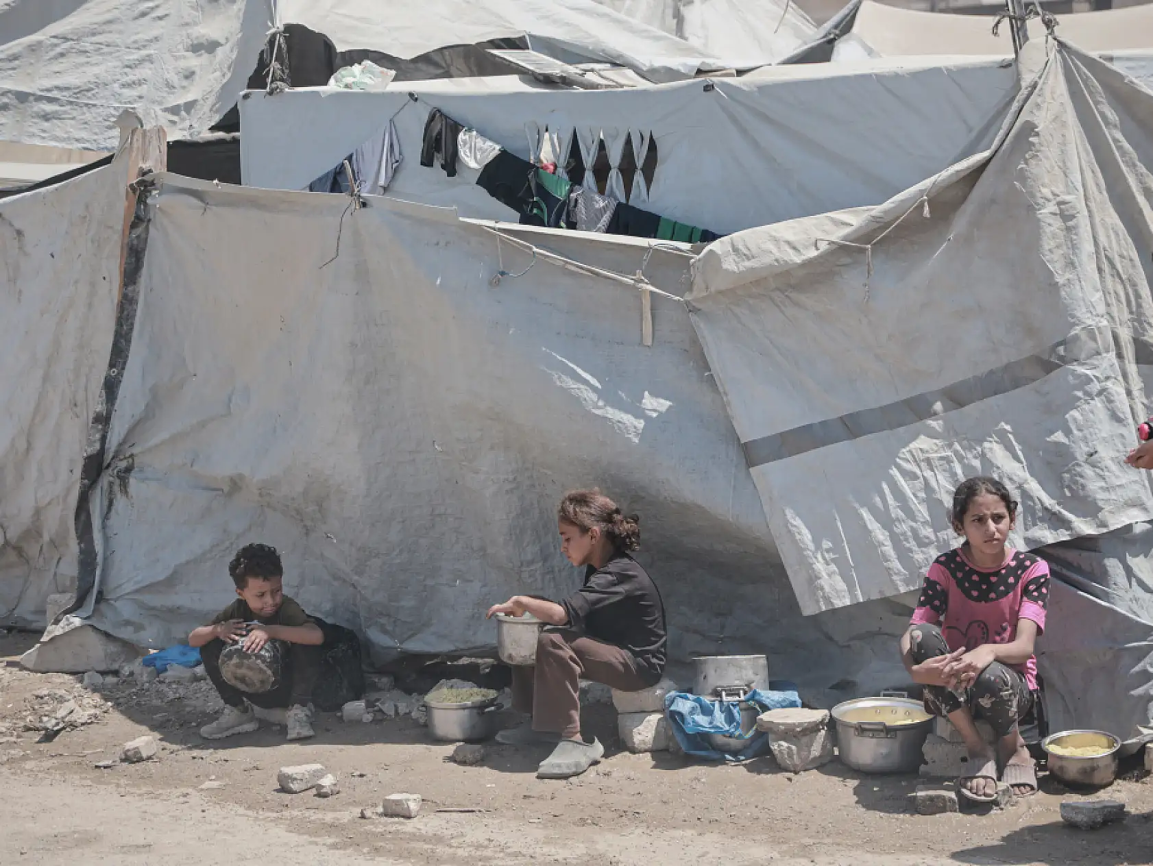 Gazze'de Filistinlilere, yemek dağıtıldı