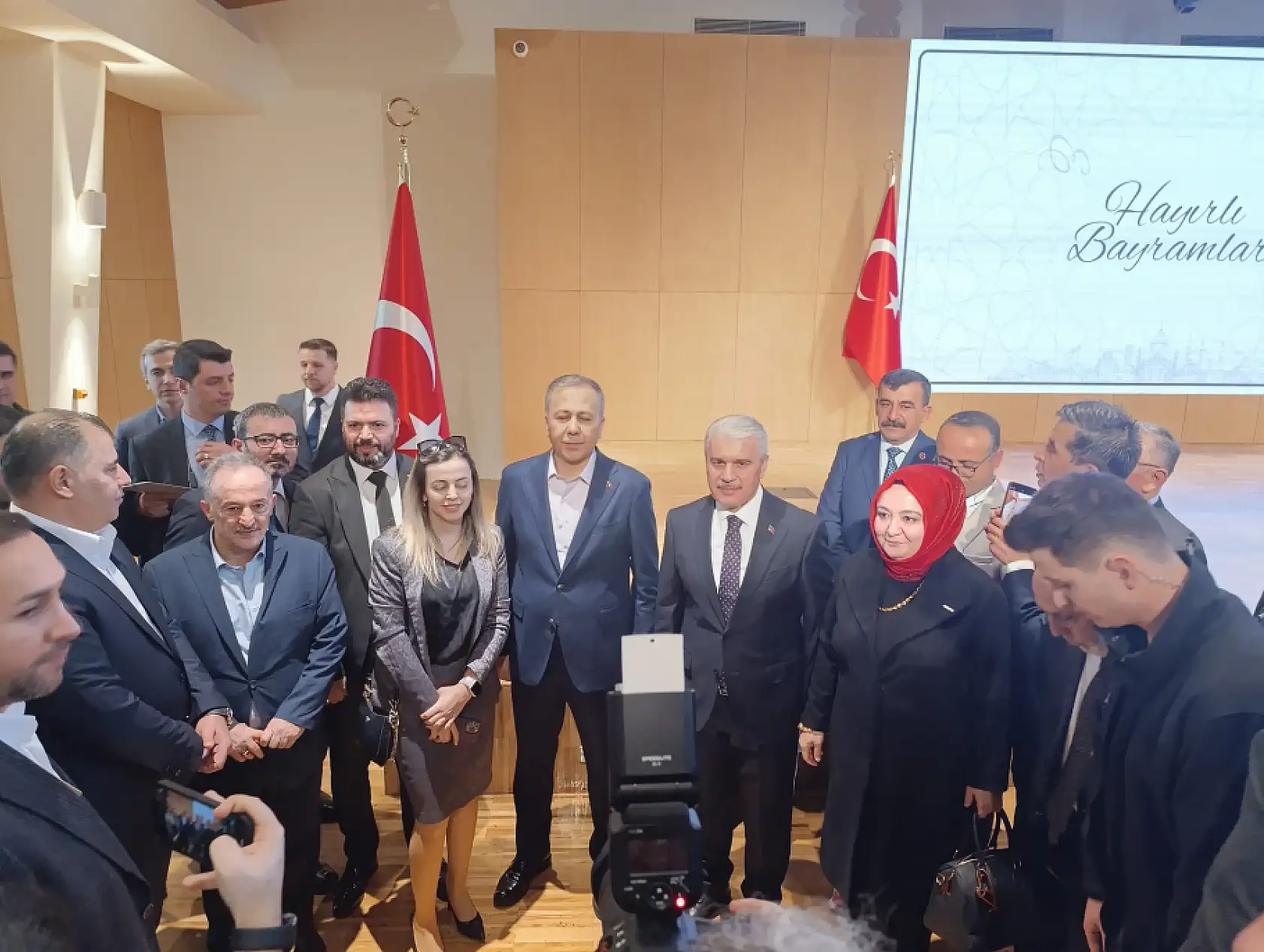 Konya'da bulunan Bakan Yerlikaya'ya hemşehrilerinden  sevgi seli!