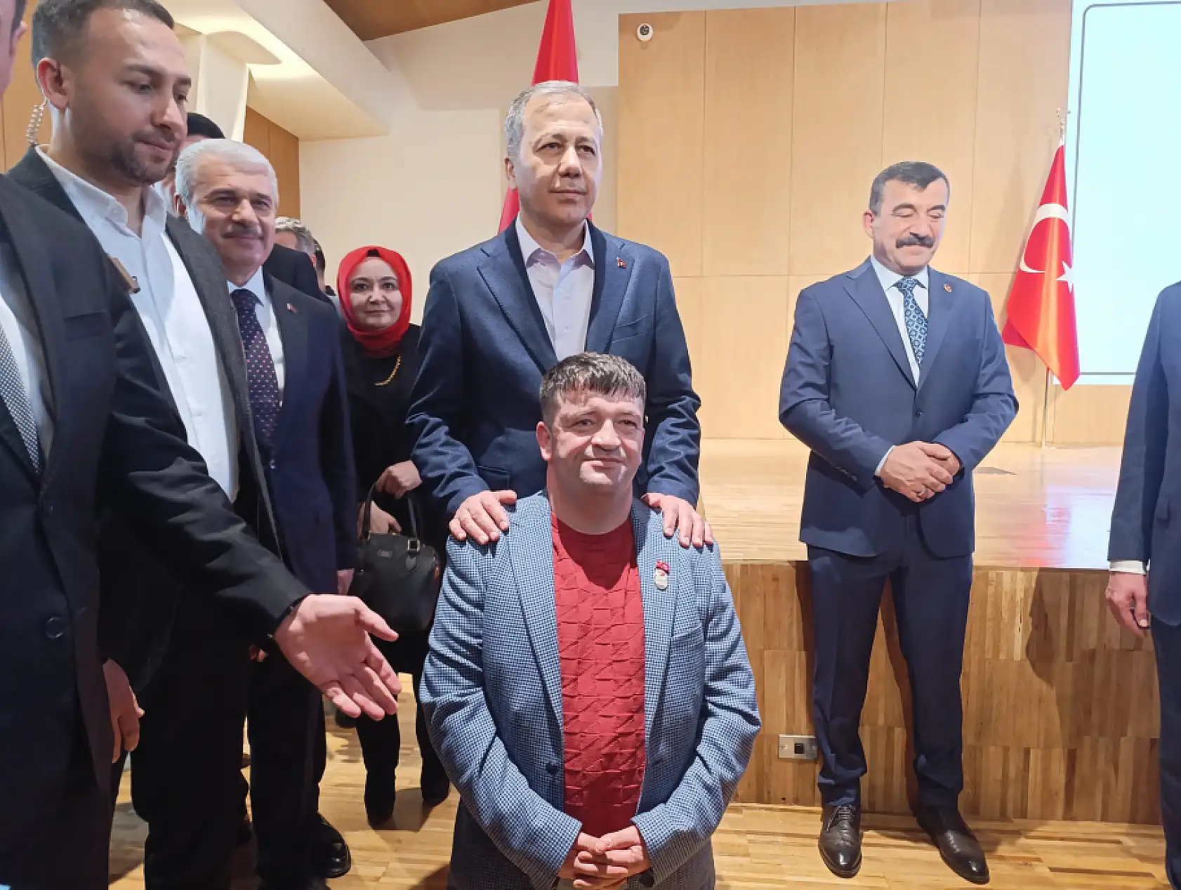 Konya'da bulunan Bakan Yerlikaya'ya hemşehrilerinden  sevgi seli!