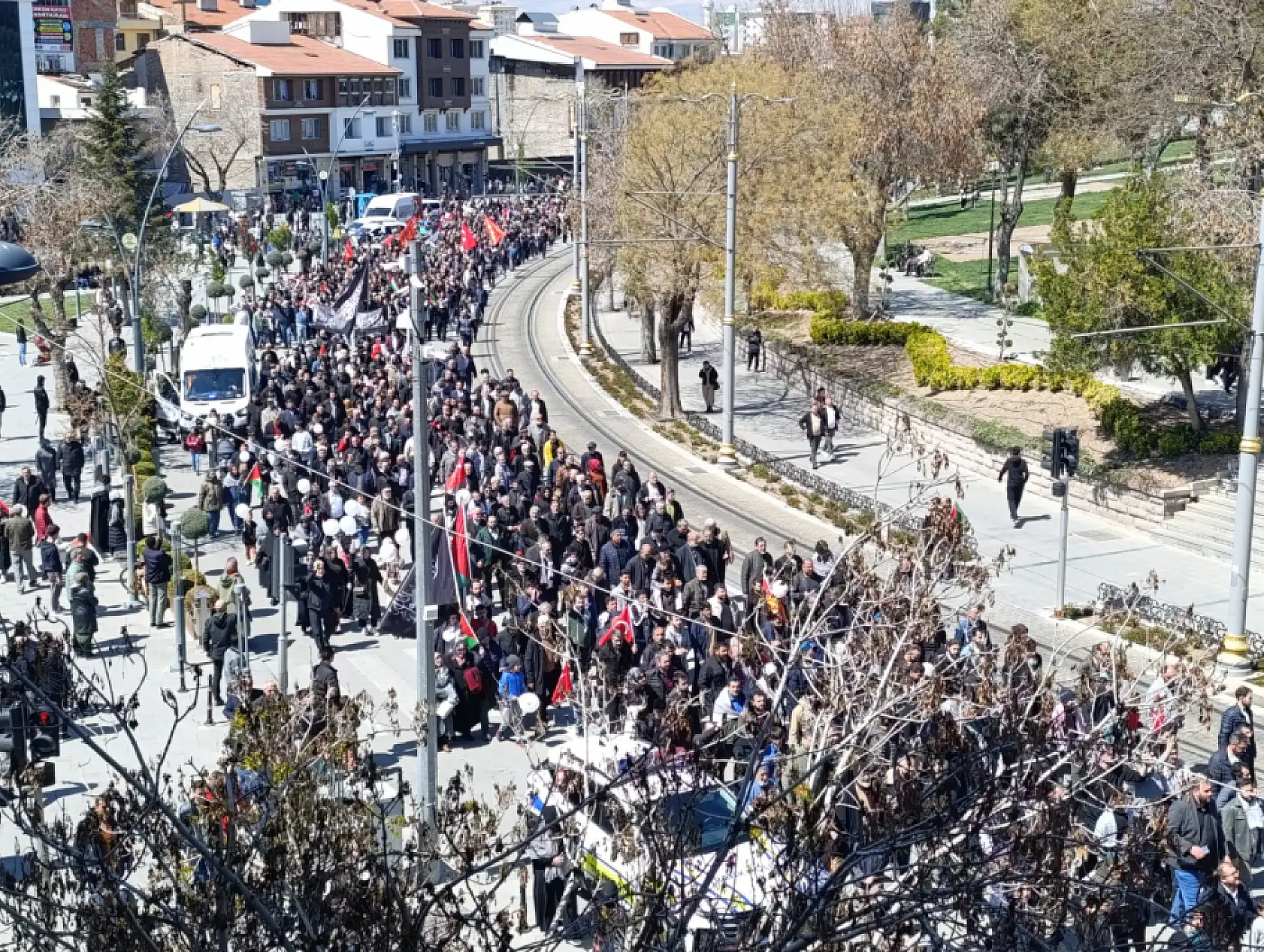 Konya'da binlerce kişi İsrail'in saldırılarını protesto etti!