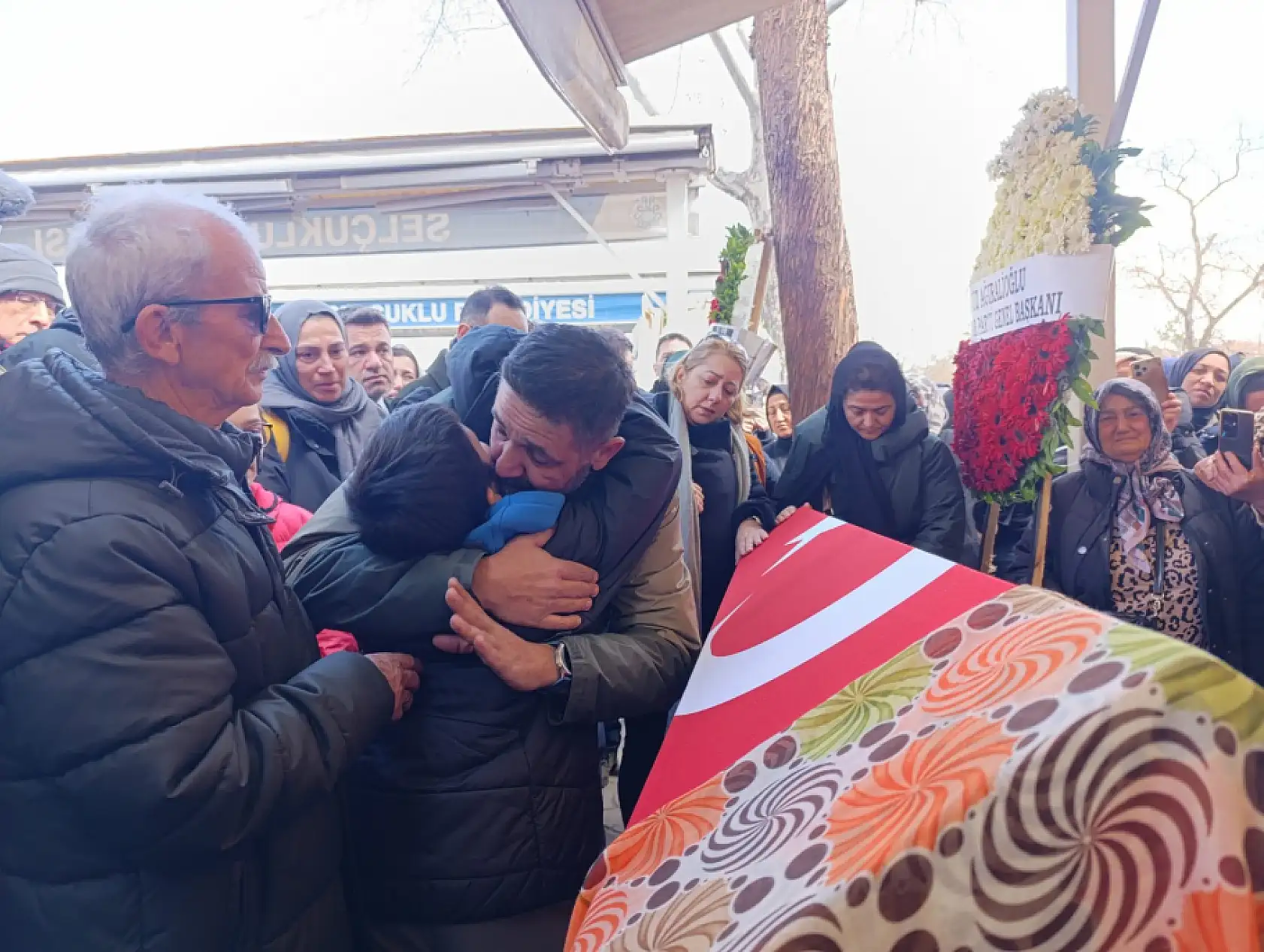 Öğrencisi tarafından öldürülen Fatma öğretmen Konya'da son yolculuğuna uğurlandı!