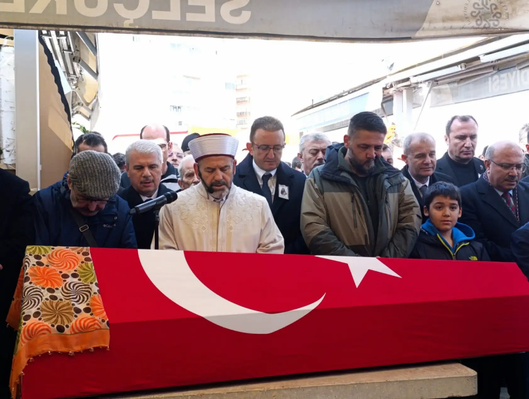 Öğrencisi tarafından öldürülen Fatma öğretmen Konya'da son yolculuğuna uğurlandı!