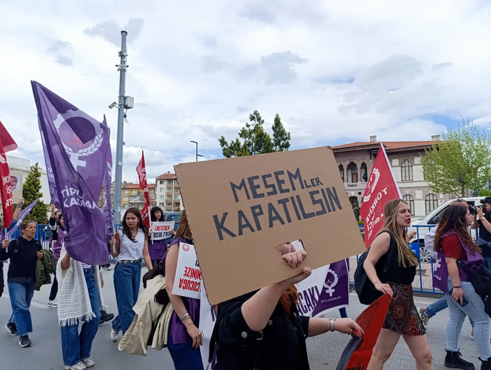 Konya'da 1 Mayıs: İşçiler taleplerini yürüyüşle dile getirdi