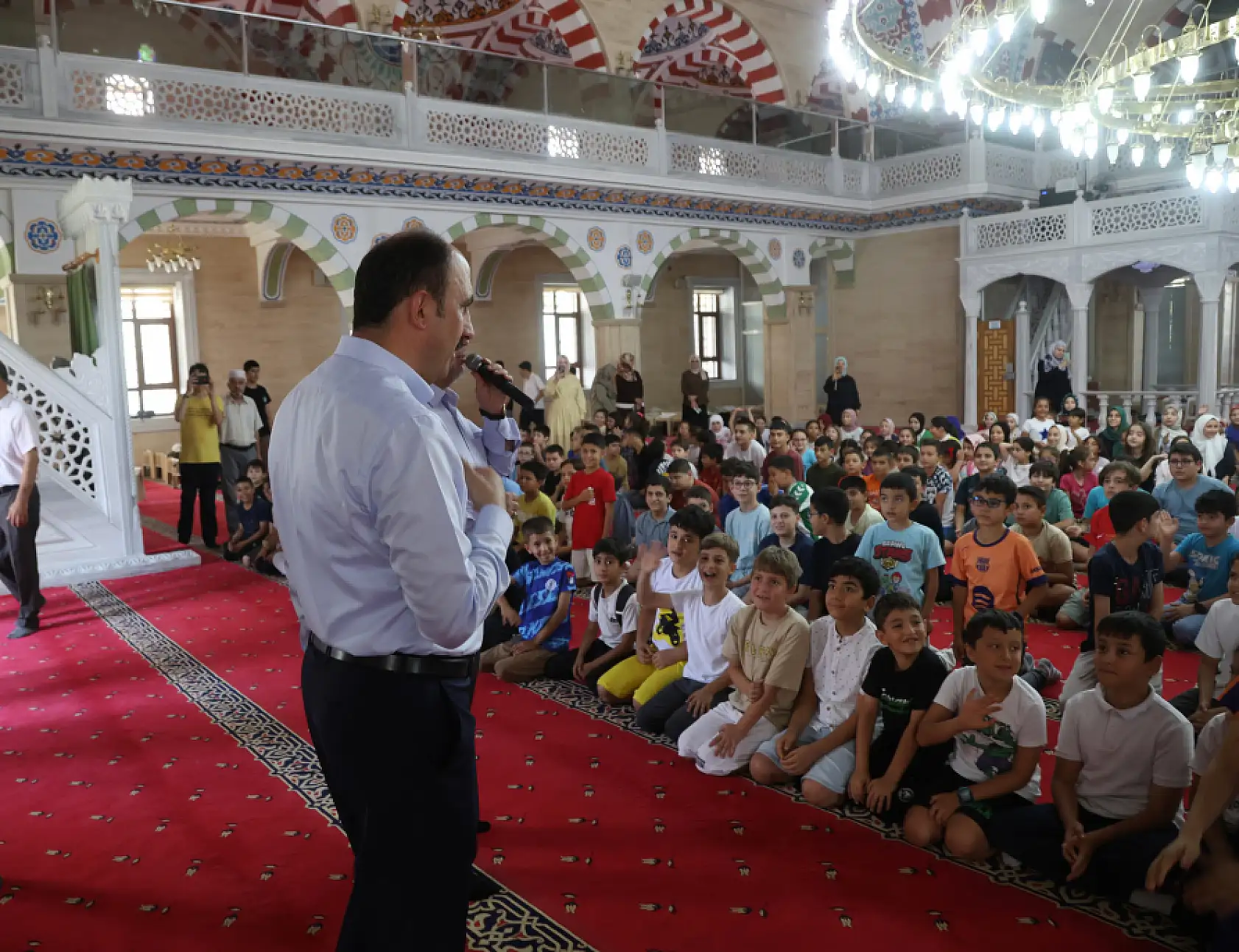 Konya'da camilerden yükselen çocuk sesleri umut oldu