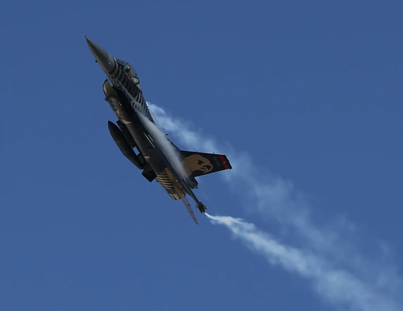 Gökyüzünde Cumhuriyet coşkusu: SOLOTÜRK Pamukkale'de şov yaptı