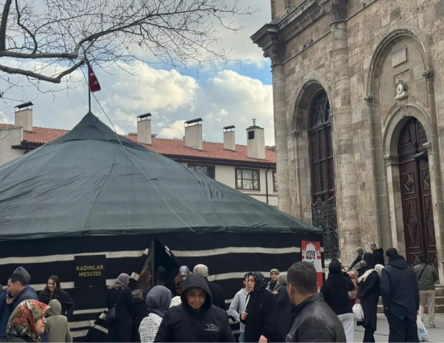 Konya'da çıkan yangın tarihi bir caminin doğuşuna vesile oldu!
