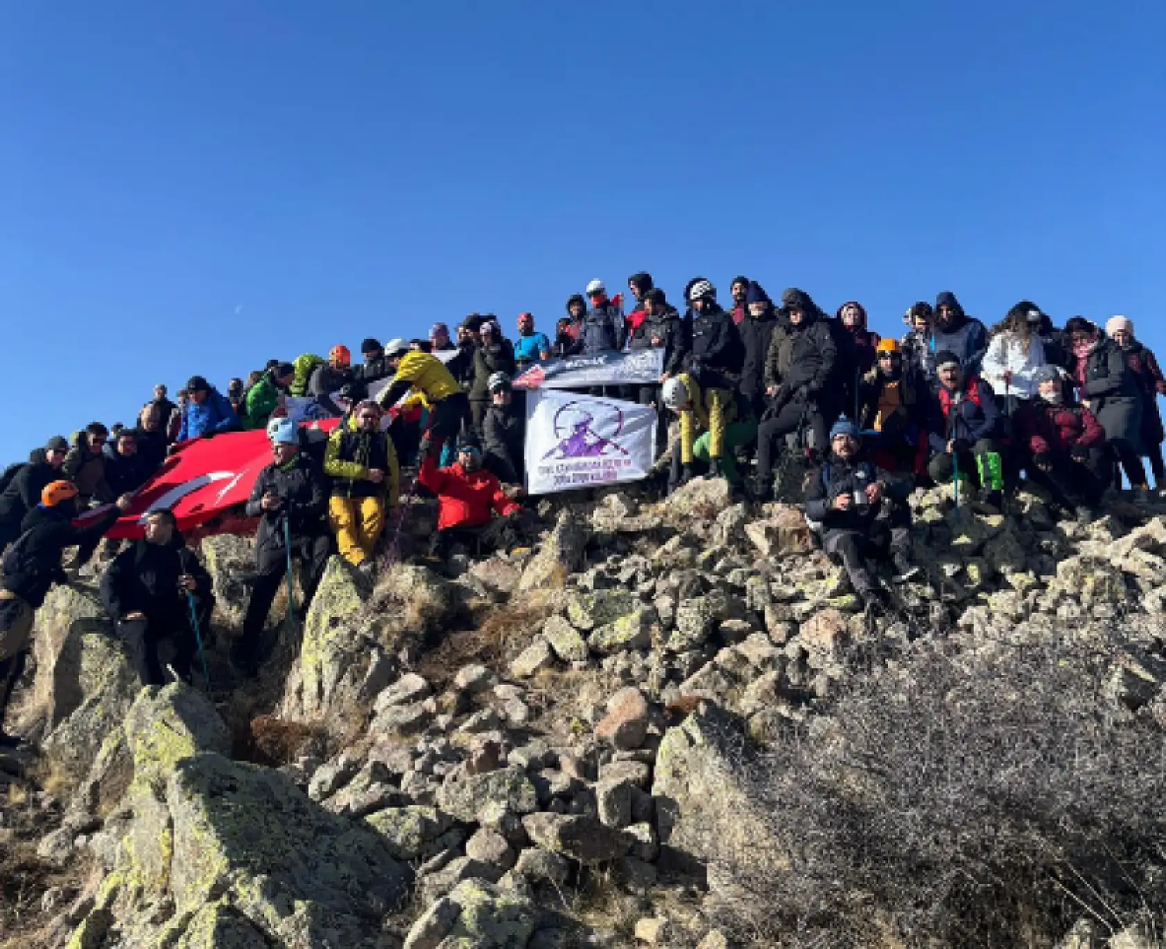 Konya'da dağcılar zirveye oynadı!