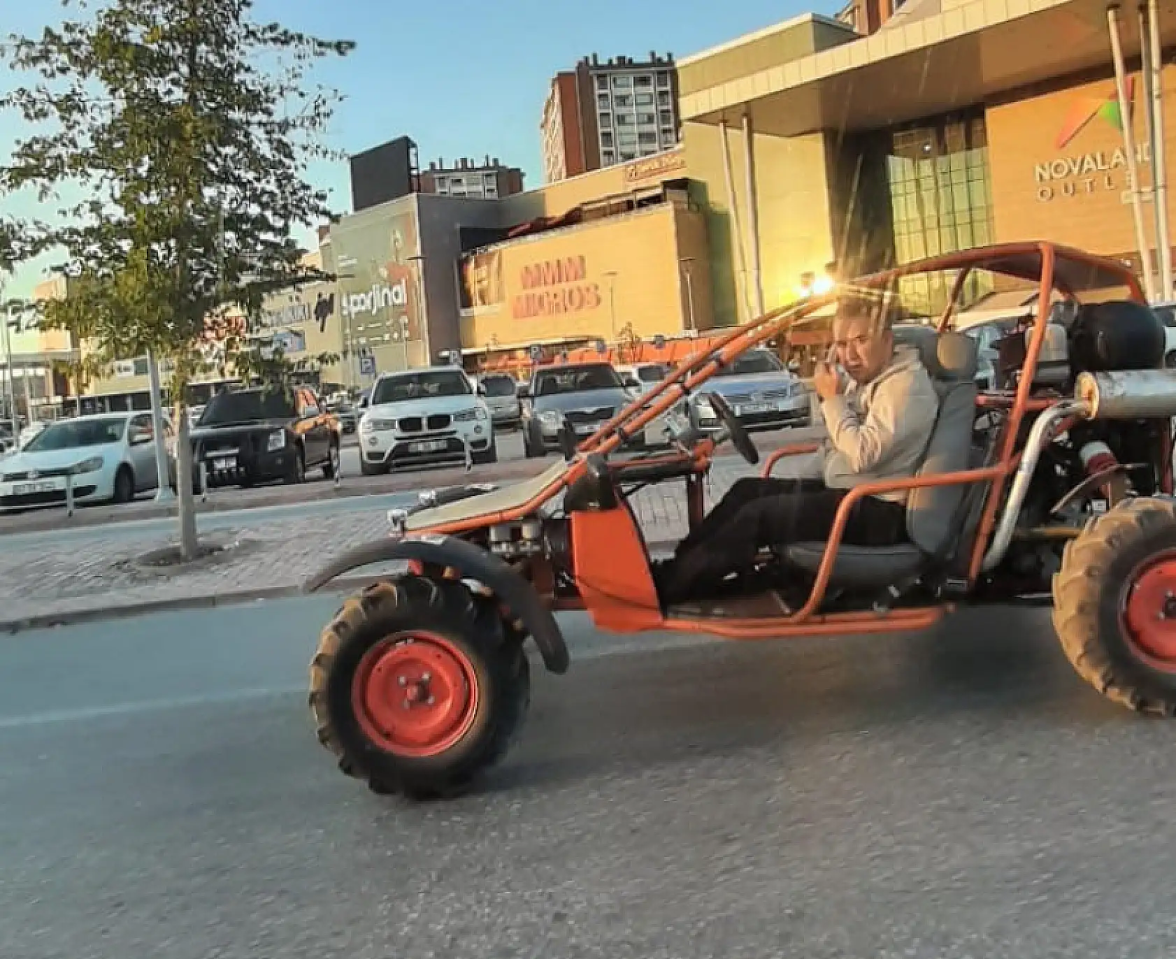 Konya Trafiğinde Görülen Sıradışı Araç Merak Uyandırıyor
