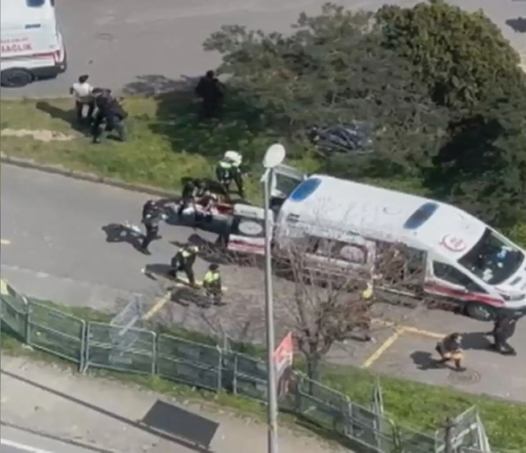 Konsolosluk yakınında silahlı çatışma: 2 polis yaralı, 3 şüpheli etkisiz hale getirildi