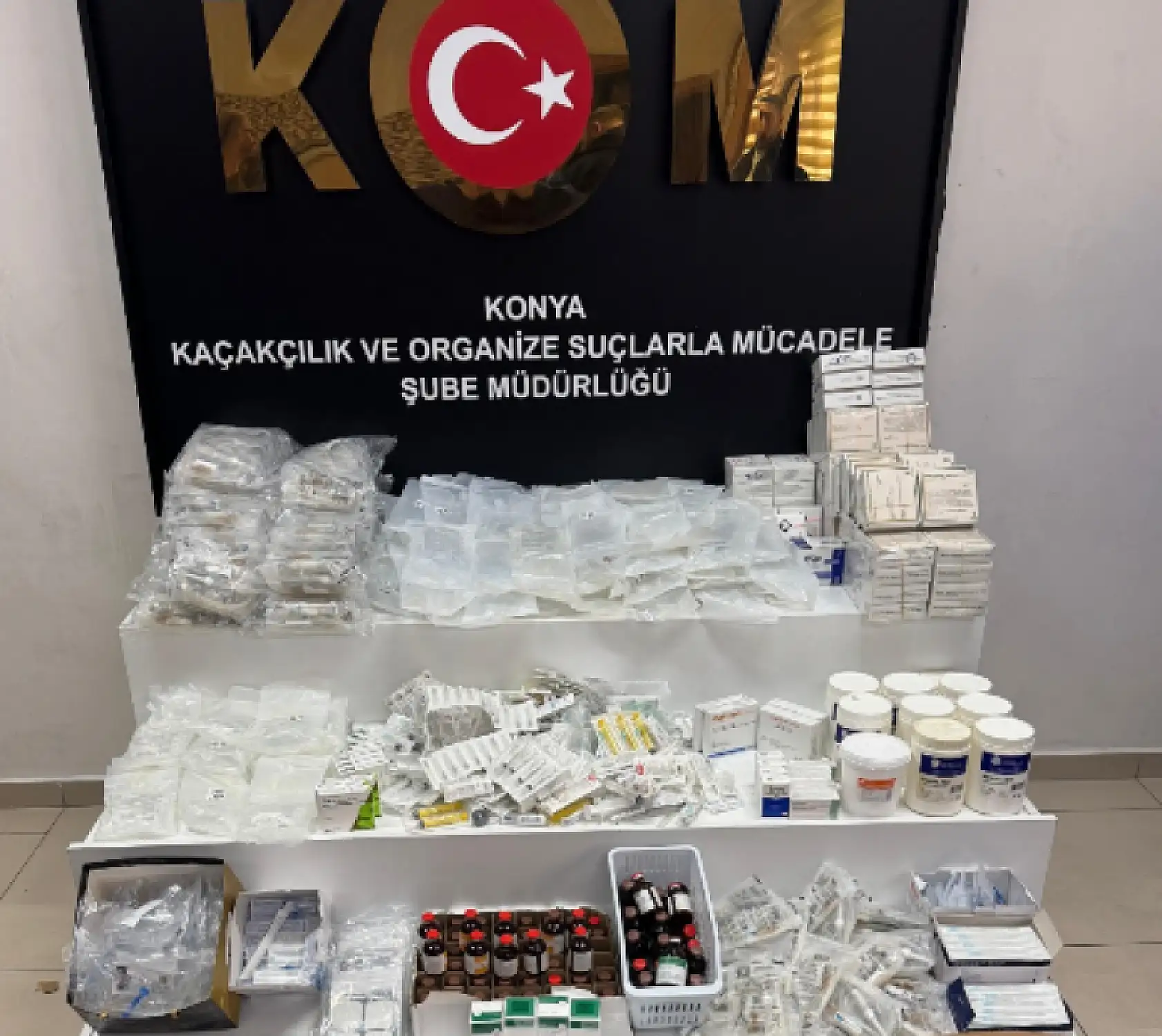 Konya'da kaçak klinik operasyonu: Evi eczaneye çevirmişler!