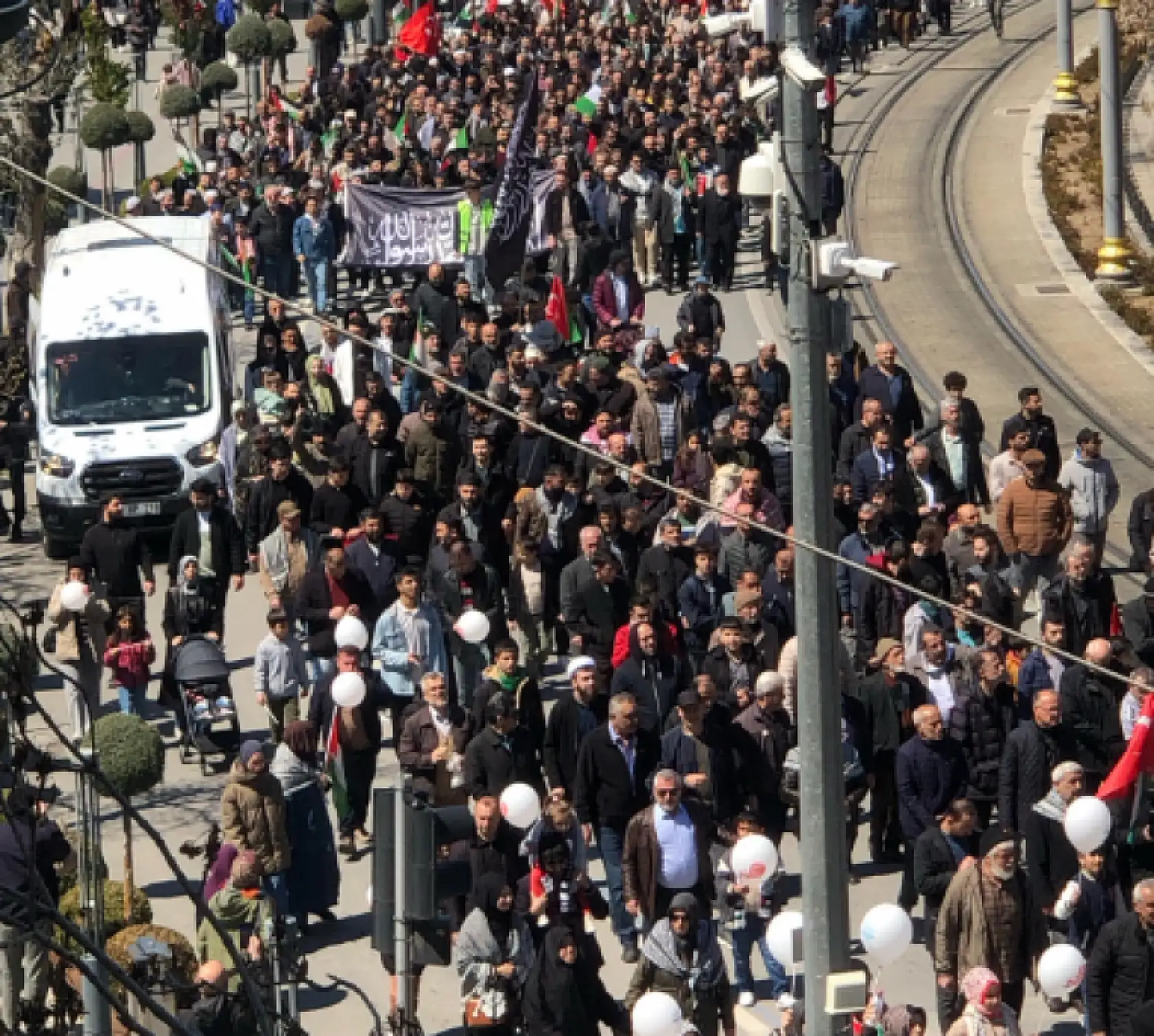 Konya'da binlerce kişi İsrail'in saldırılarını protesto etti!