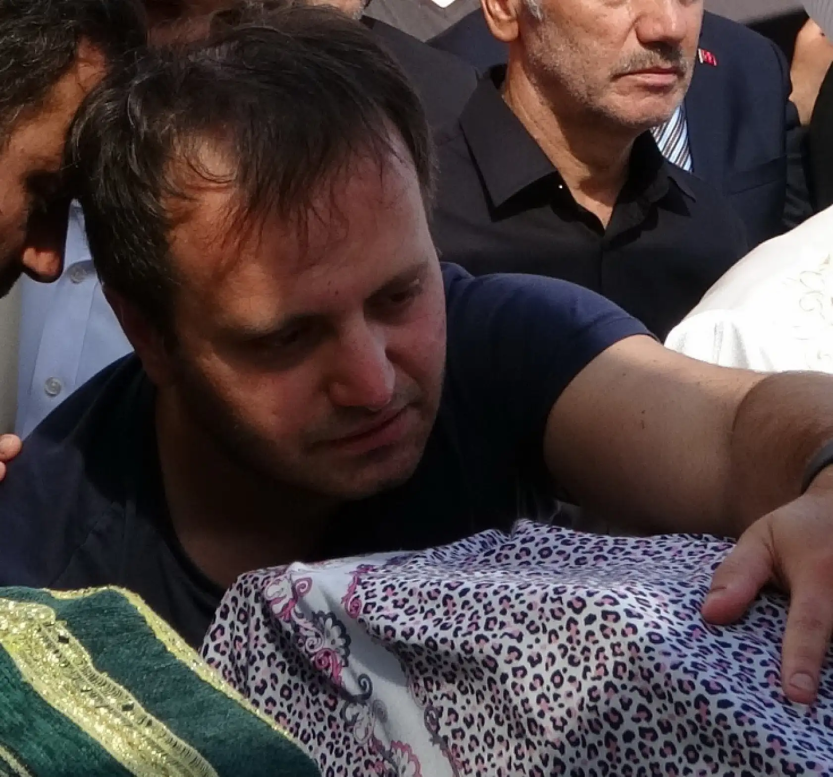 Kaza süsü verip ailesini ölüme iten doktor, cezaevinde hayatına son verdi