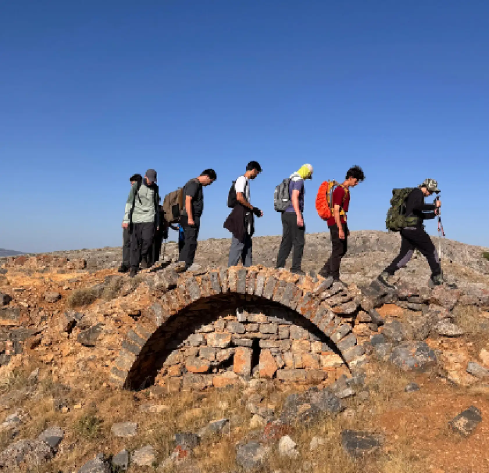 Konyalı Dağcılar 17 Ağustos Depremi'ni unutmadı: Loras Dağı zirvesinde farkındalık yürüyüşü!