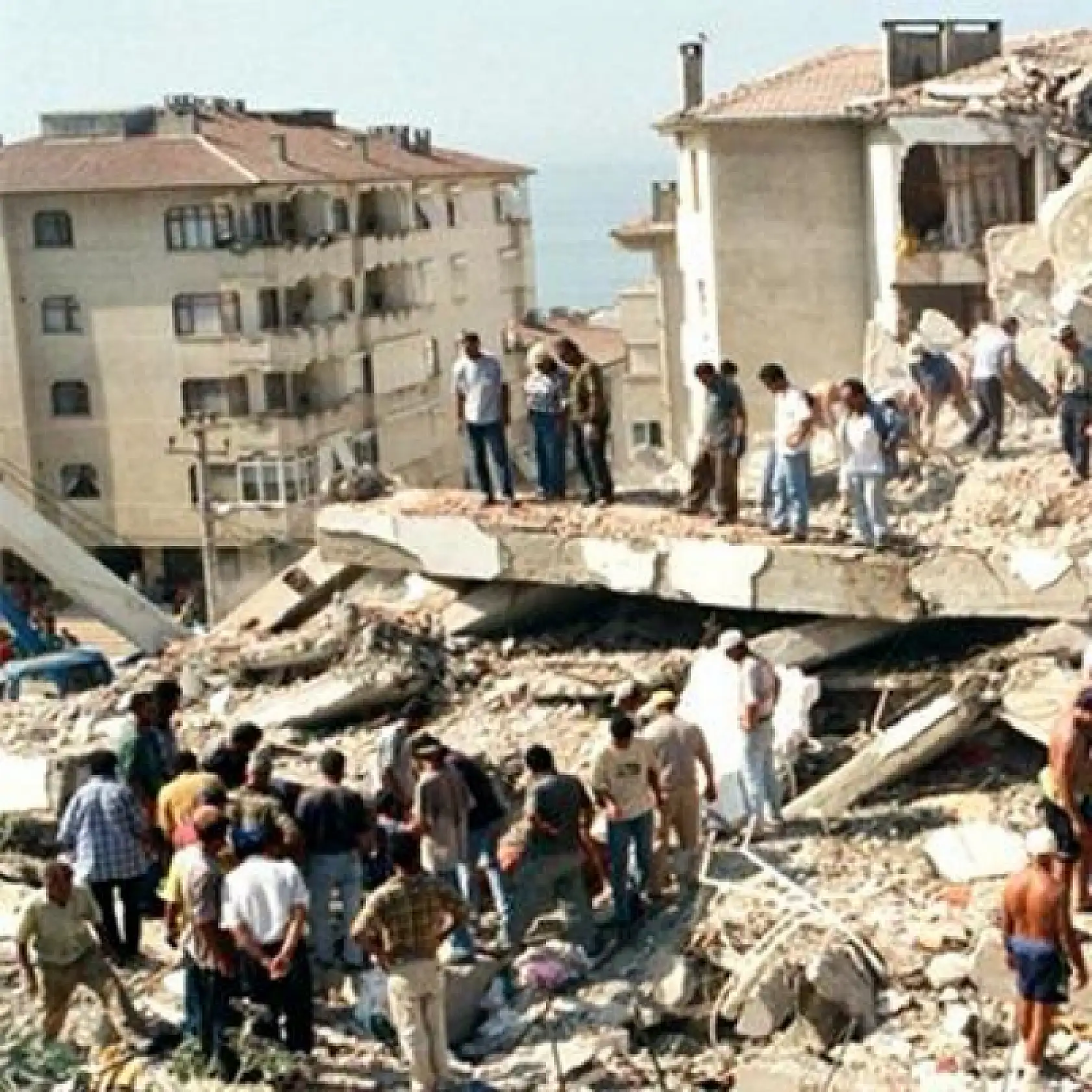 O karanlık geceyi itfaiyeciler anlattı
