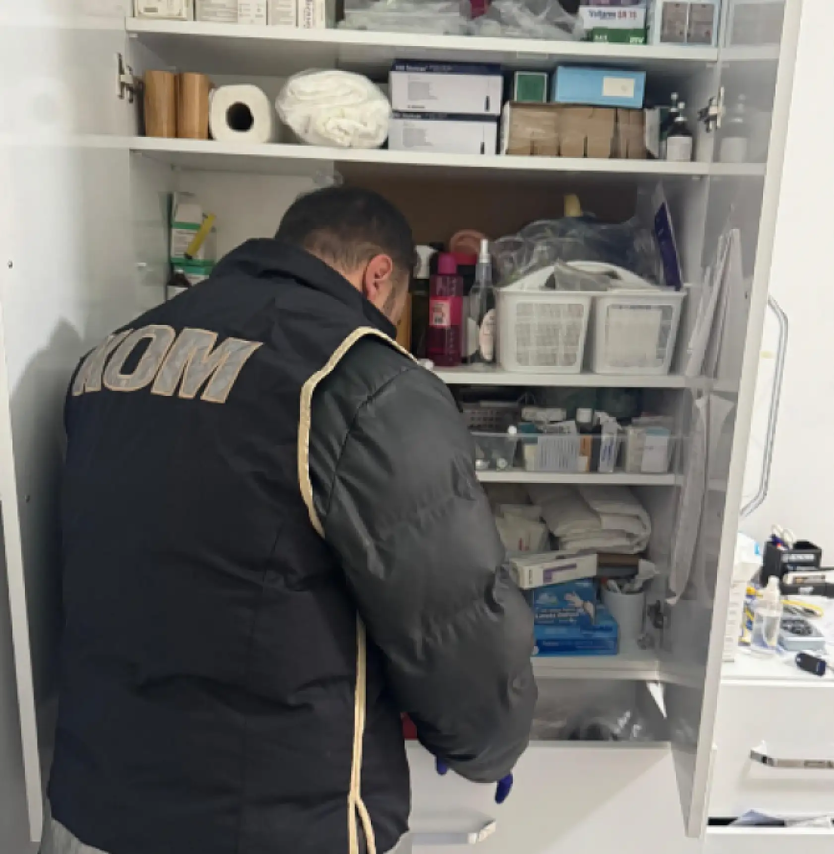 Konya'da kaçak klinik operasyonu: Evi eczaneye çevirmişler!