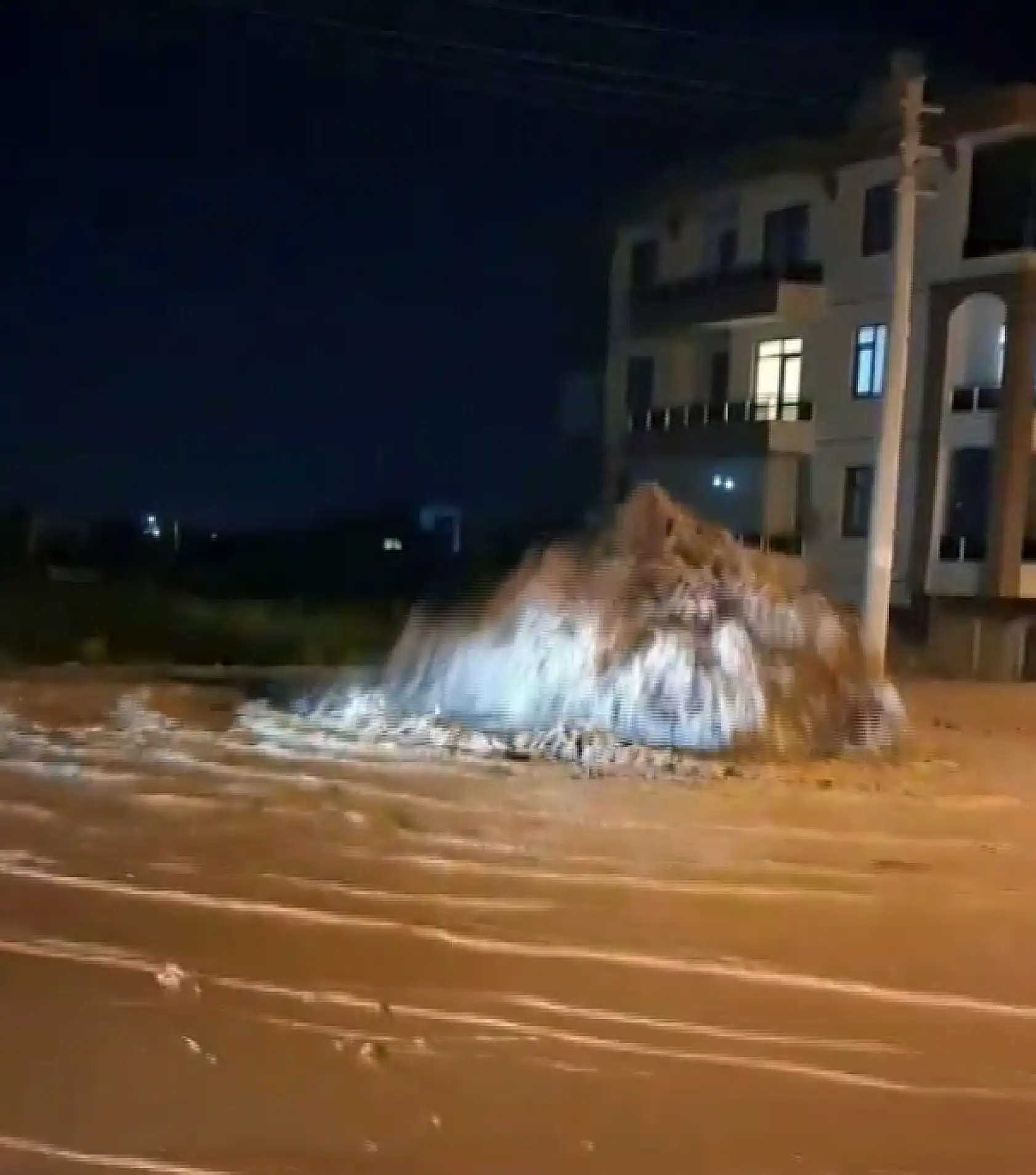 Konya'da dakikalar içinde felaket yaşandı! Dağdan inen sel her şeyi önüne kattı