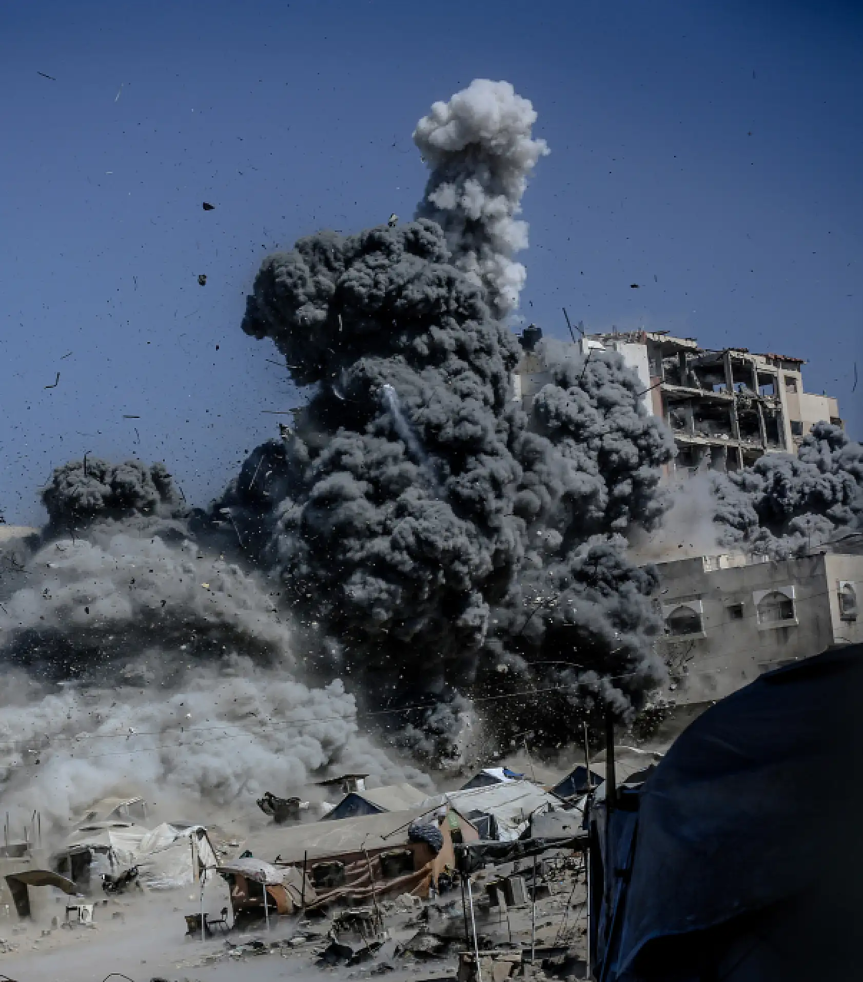 Gazze'de saldırılar sürüyor: Bir aile daha İsrail ordusunun hedefi oldu