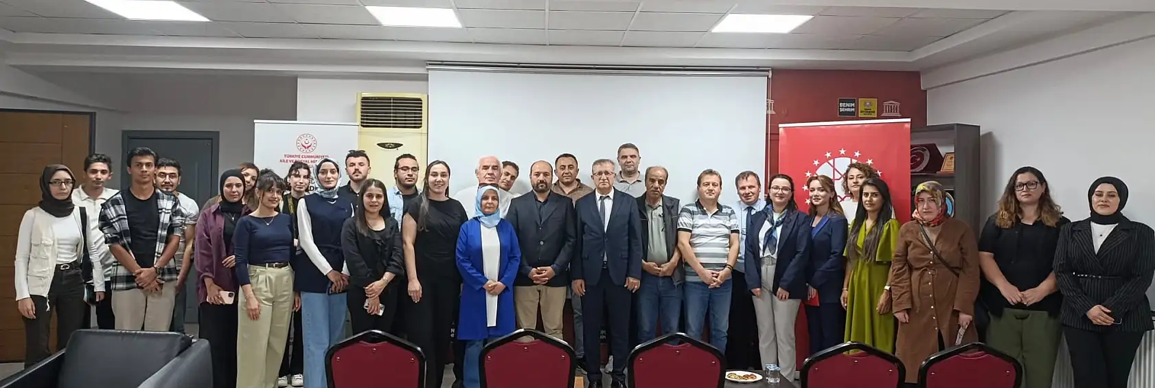 Konya'da gazeteciler masaya yatırdı: Kadına şiddet haberlerinde doğru dil nasıl olmalı?