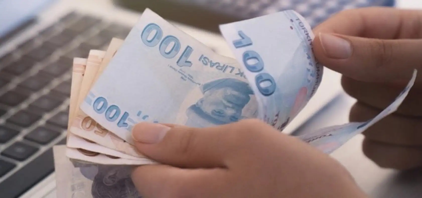 Konya Büyükşehir Belediyesi öğrencilere verilen bu desteği yatırmaya başladı