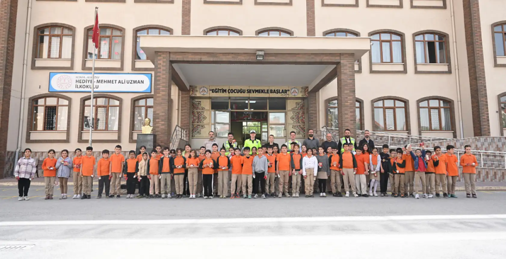 Konya'da Türkiye gündemine yer edinecek olay: Nezaket otobüsü 2 bin 500 öğrenciye ulaştı