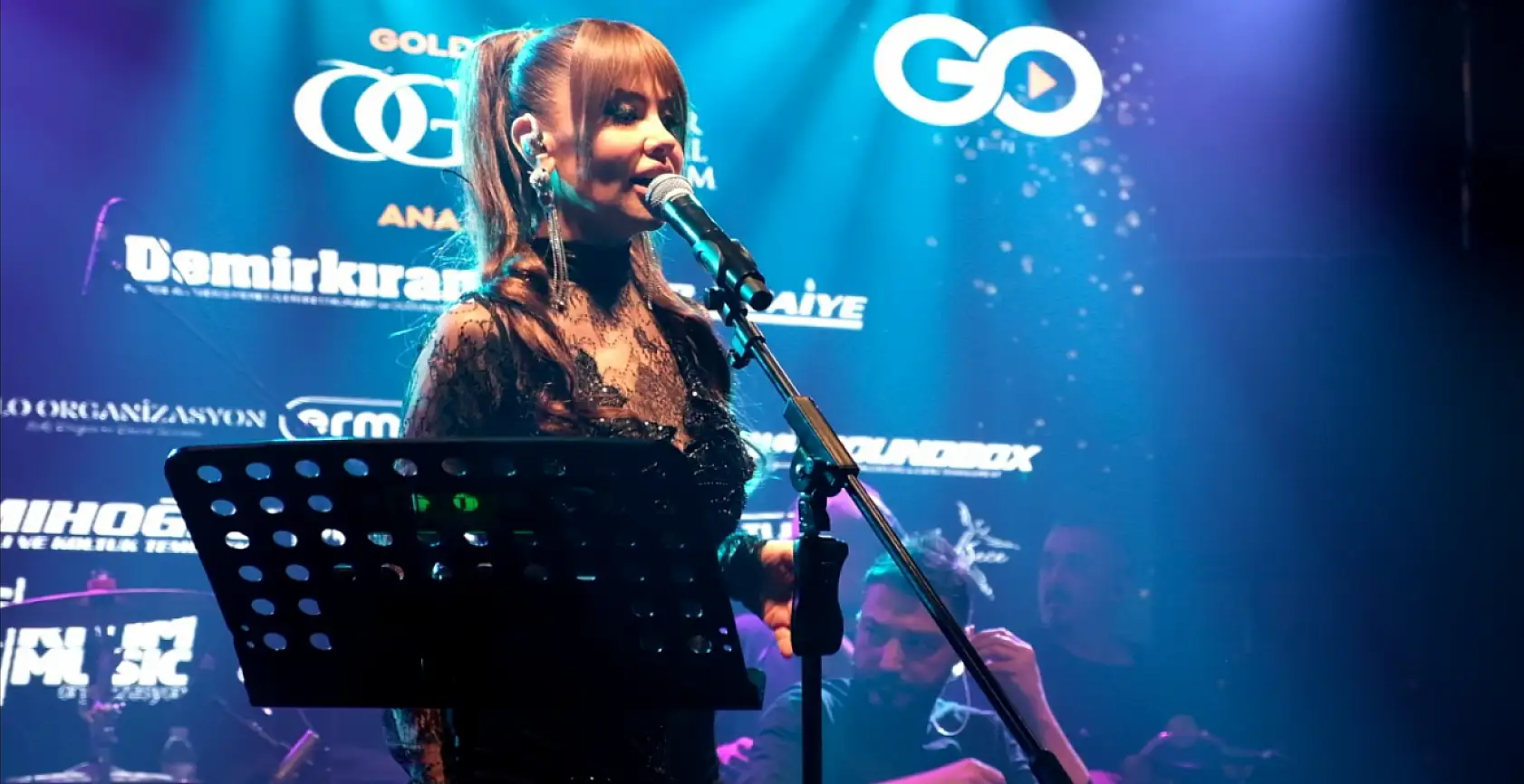 Salonda boş yer kalmadı! Konya'daki organizasyon gündeme oturdu...