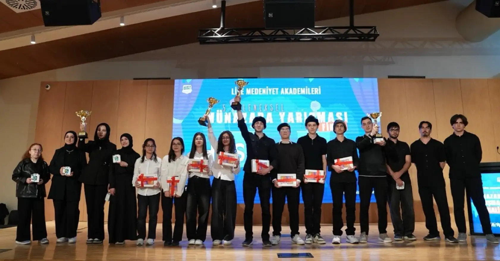 Konya'da LİMA gençleri çok yönlü programlarla buluşturmaya devam ediyor