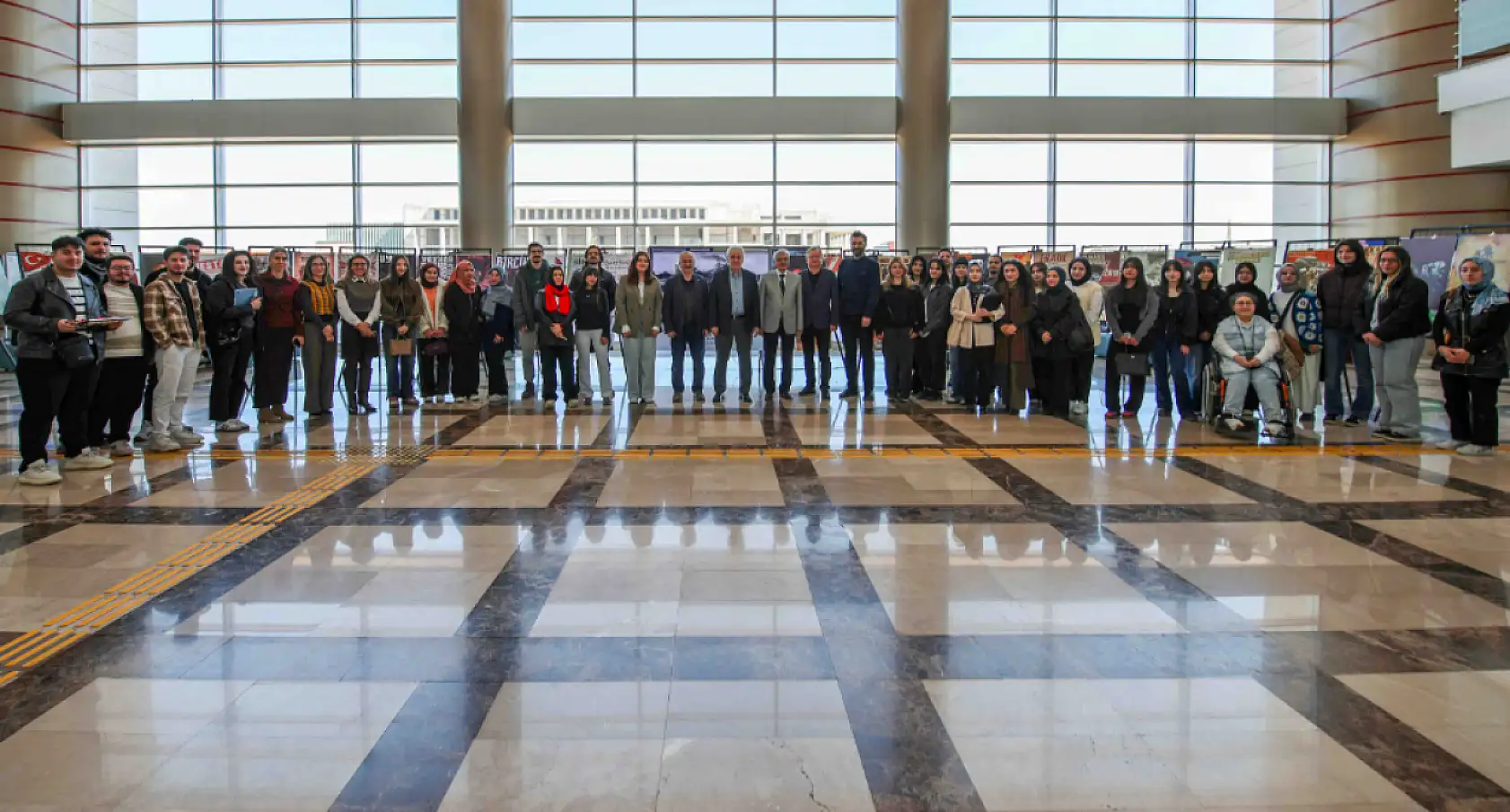Konya'da öğrenciler, Çanakkale Zaferi'ni sanatla anlattı
