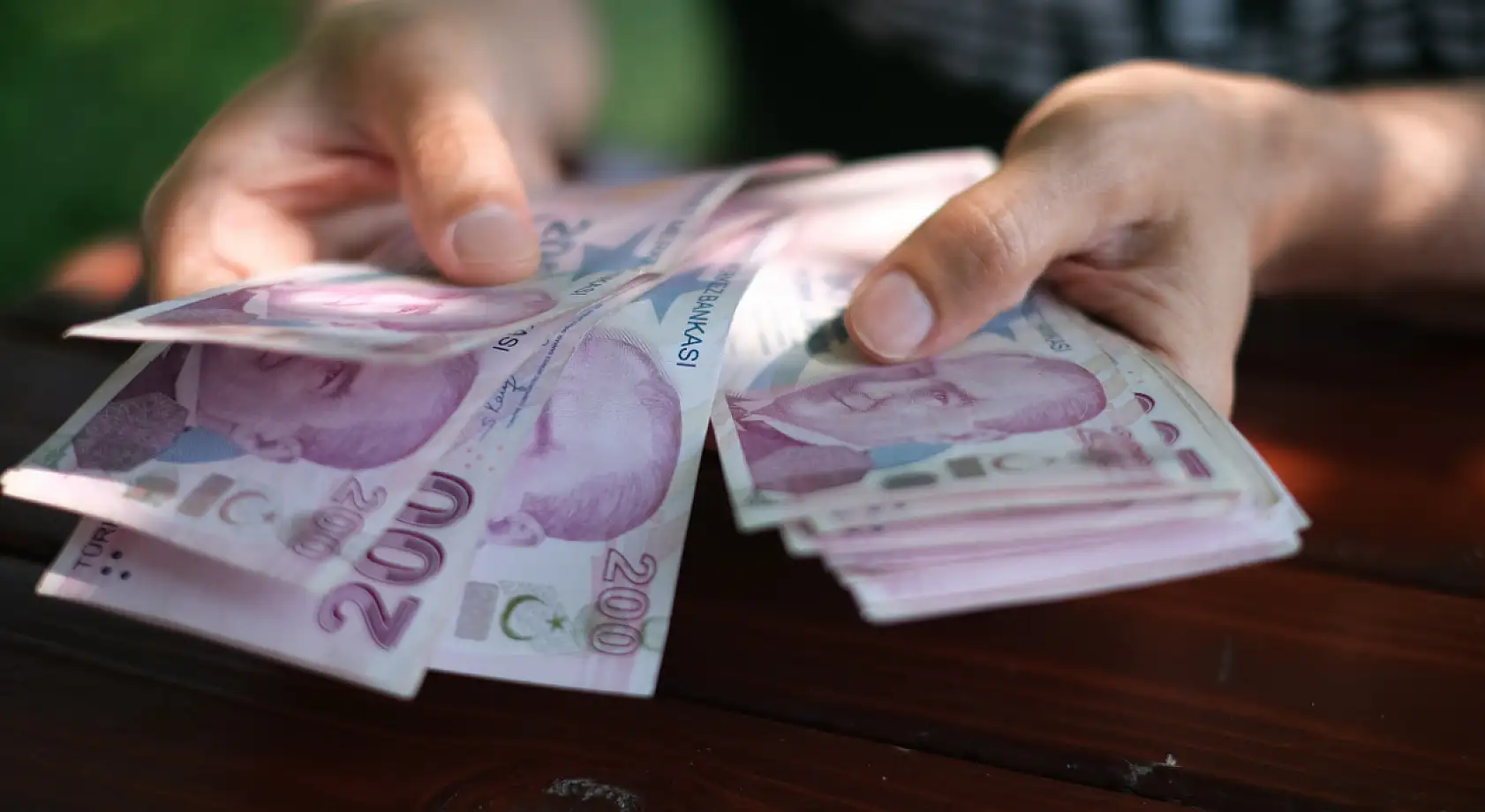 Mehmet Şimşek'ten emekli maaşı ve asgari ücret mesajı! Seyyanen zam yerine yeni destek modeli mi geliyor?