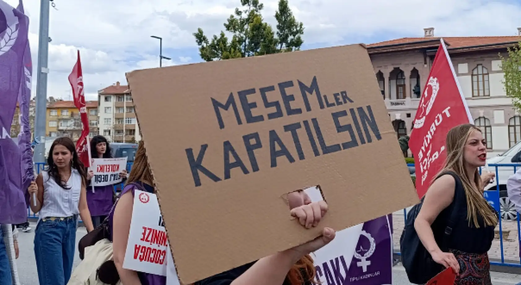 Konya'da binler sokakta: Vekil Bektaş, 'Emekçiler buruk'
