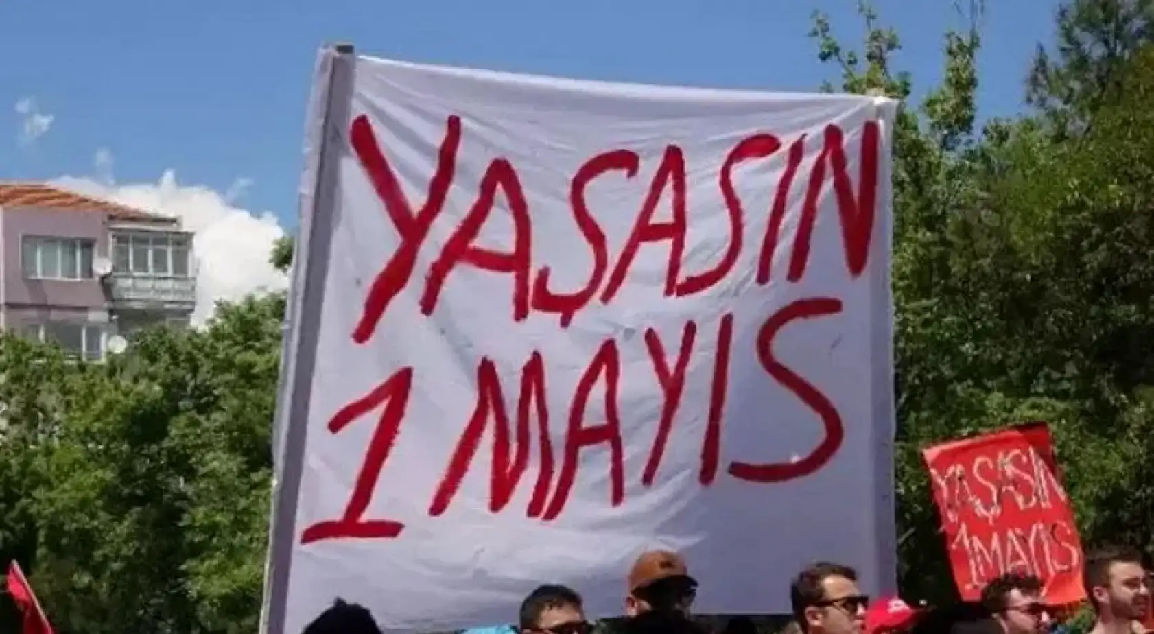 1 Mayıs resmi tatil mi? 1 Mayıs hangi güne denk geliyor? Bankalar, kargolar açık olacak mı?